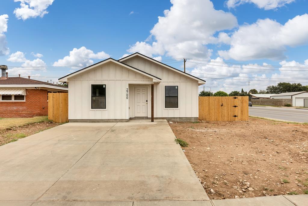 2700 Eastover Dr