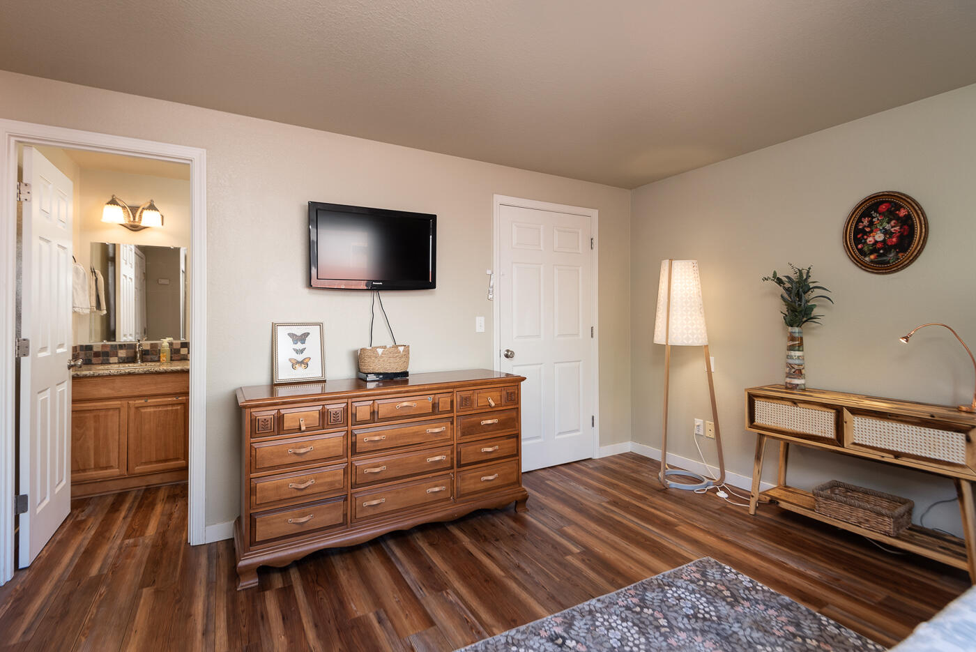 2766 SW Reindeer Avenue