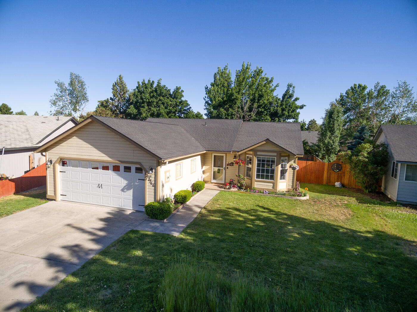 2766 SW Reindeer Avenue