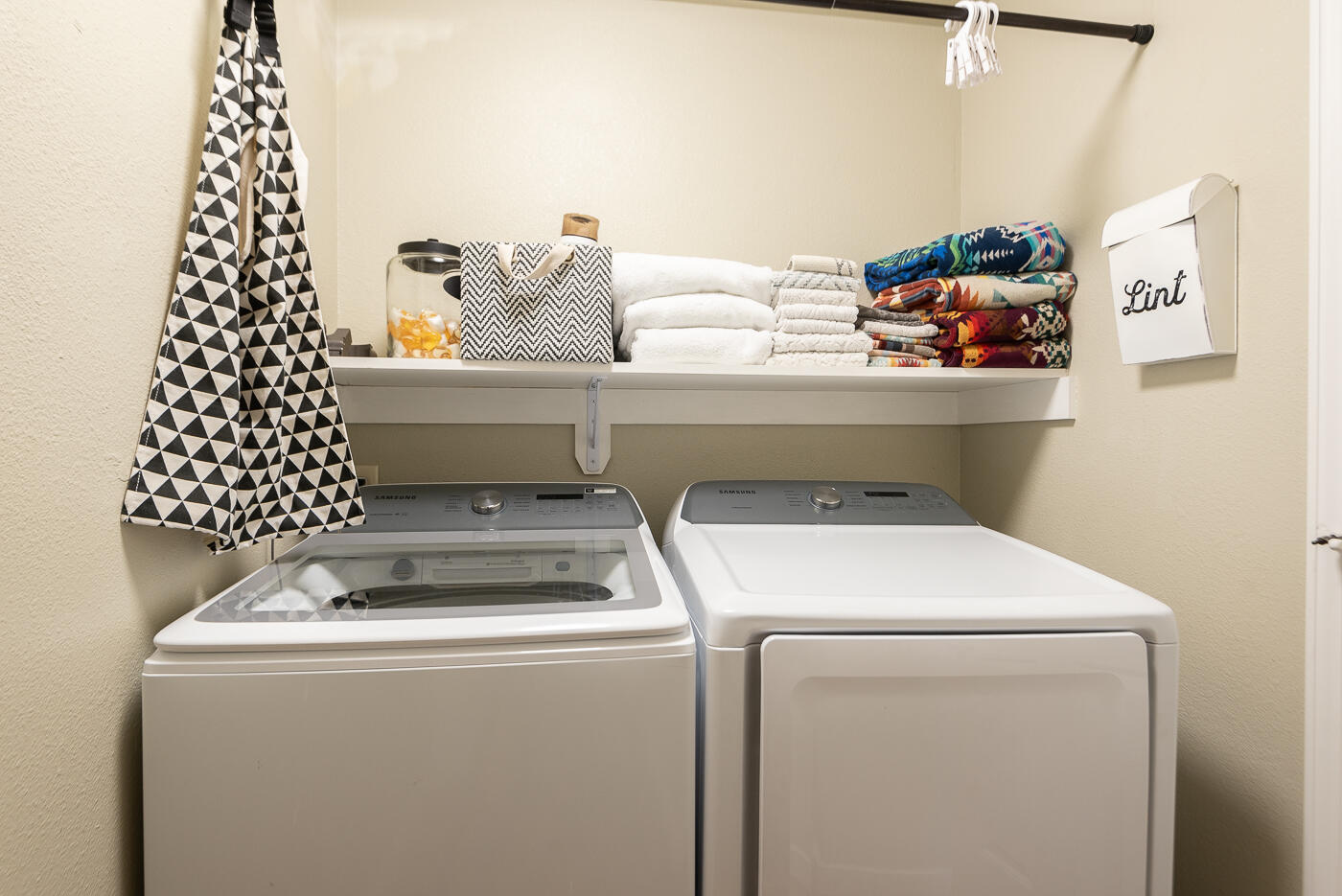 2766 SW Reindeer Avenue