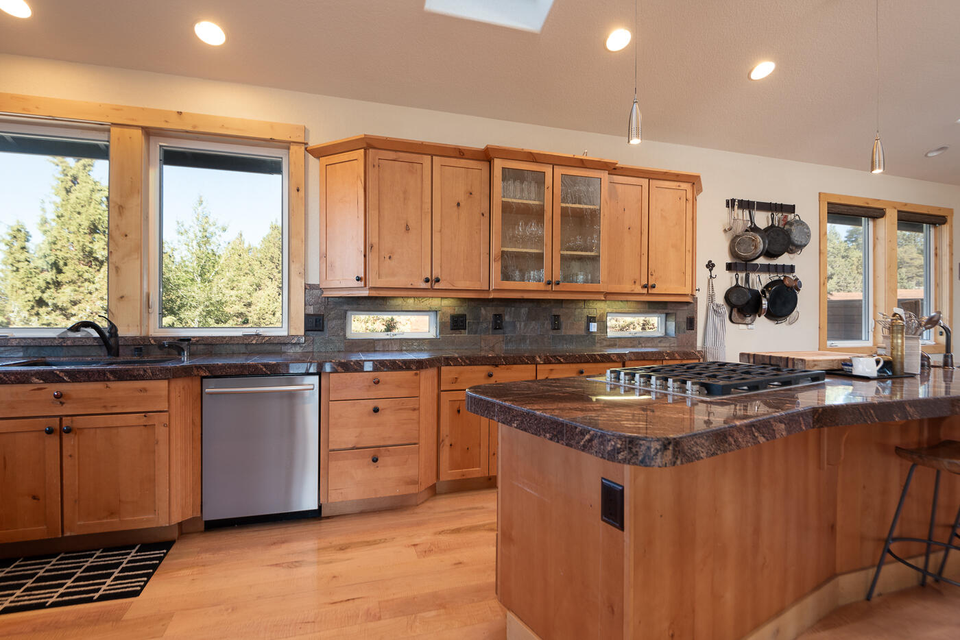 2546 SW 43rd Court