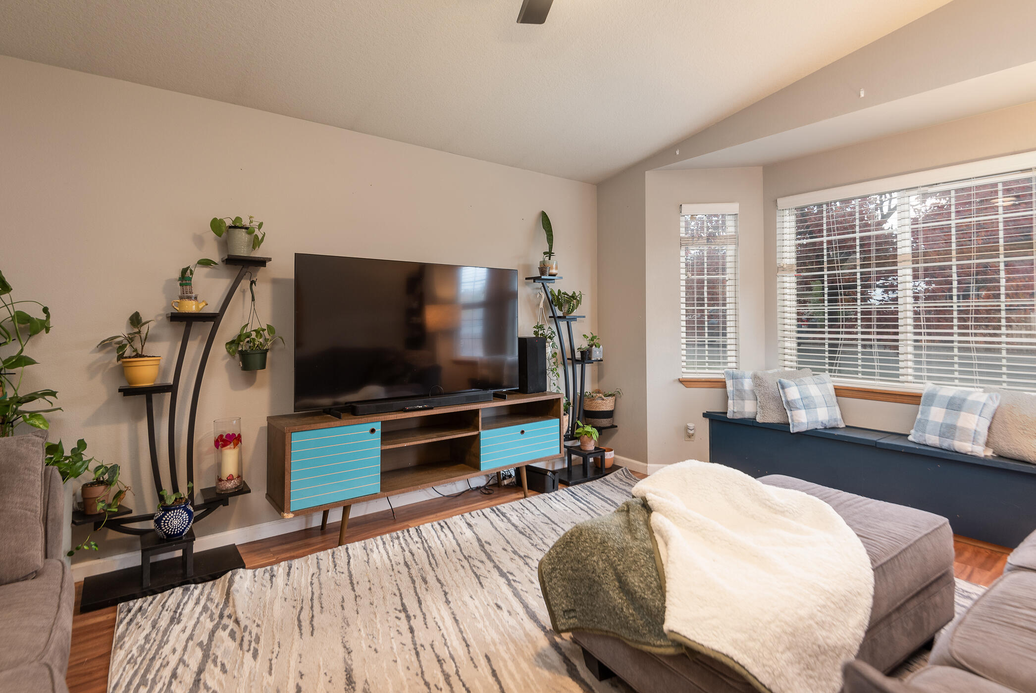 1728 NE Heavenly Drive