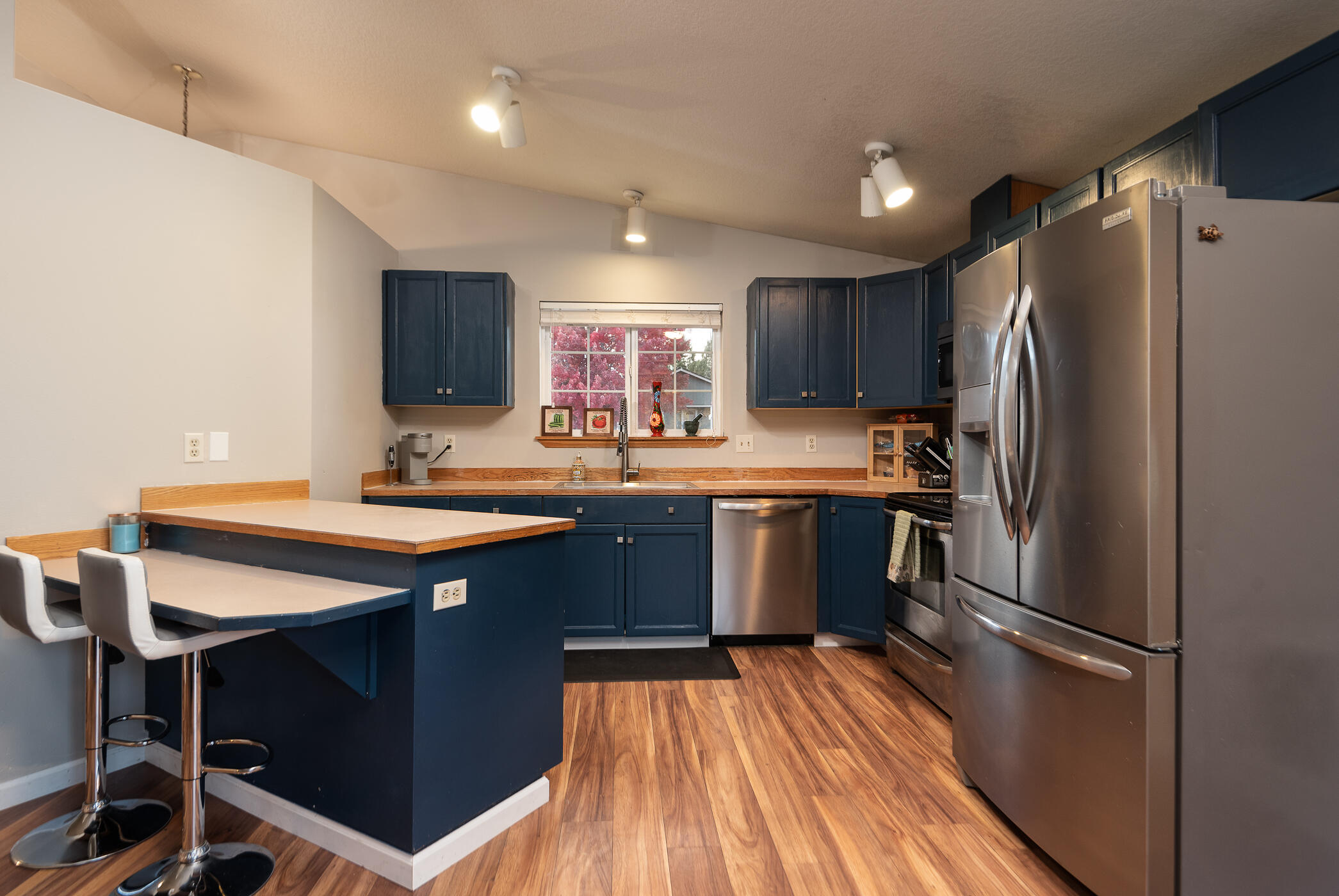 1728 NE Heavenly Drive