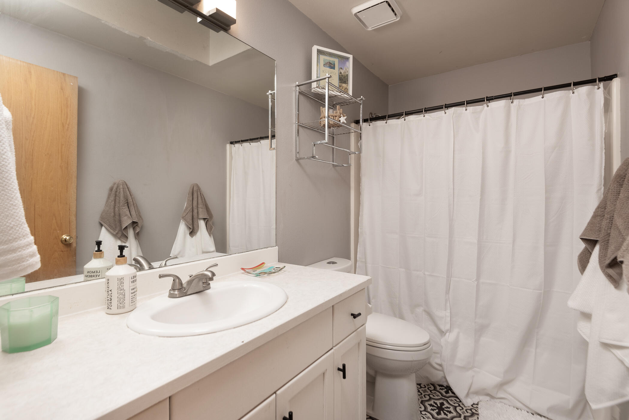 1728 NE Heavenly Drive