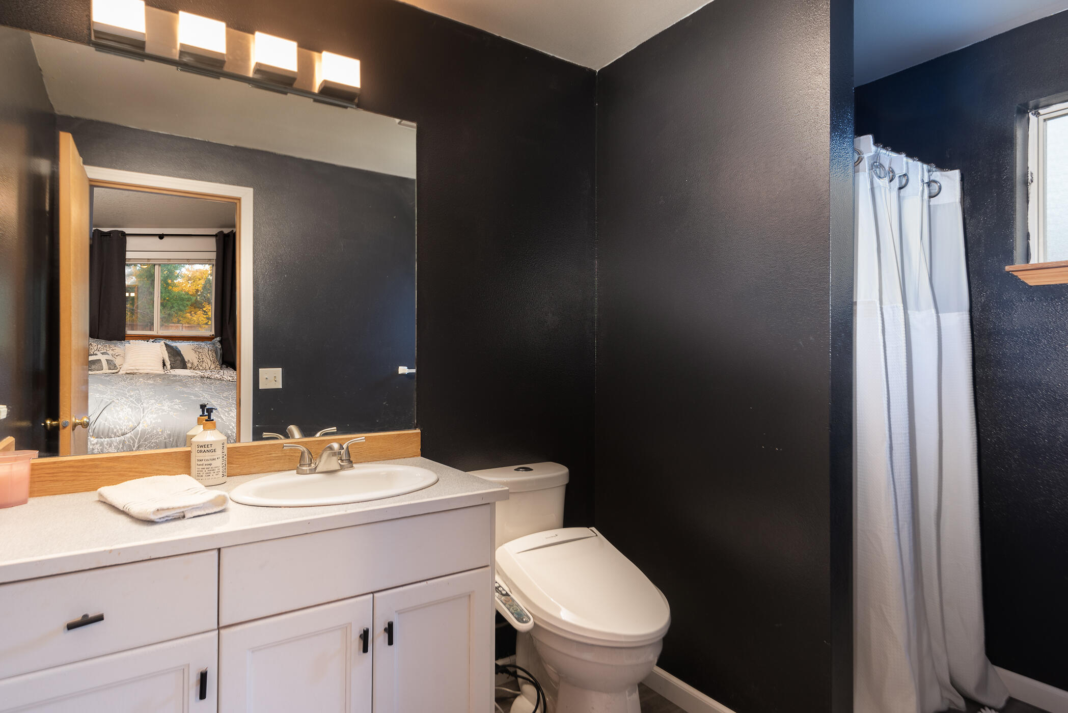 1728 NE Heavenly Drive