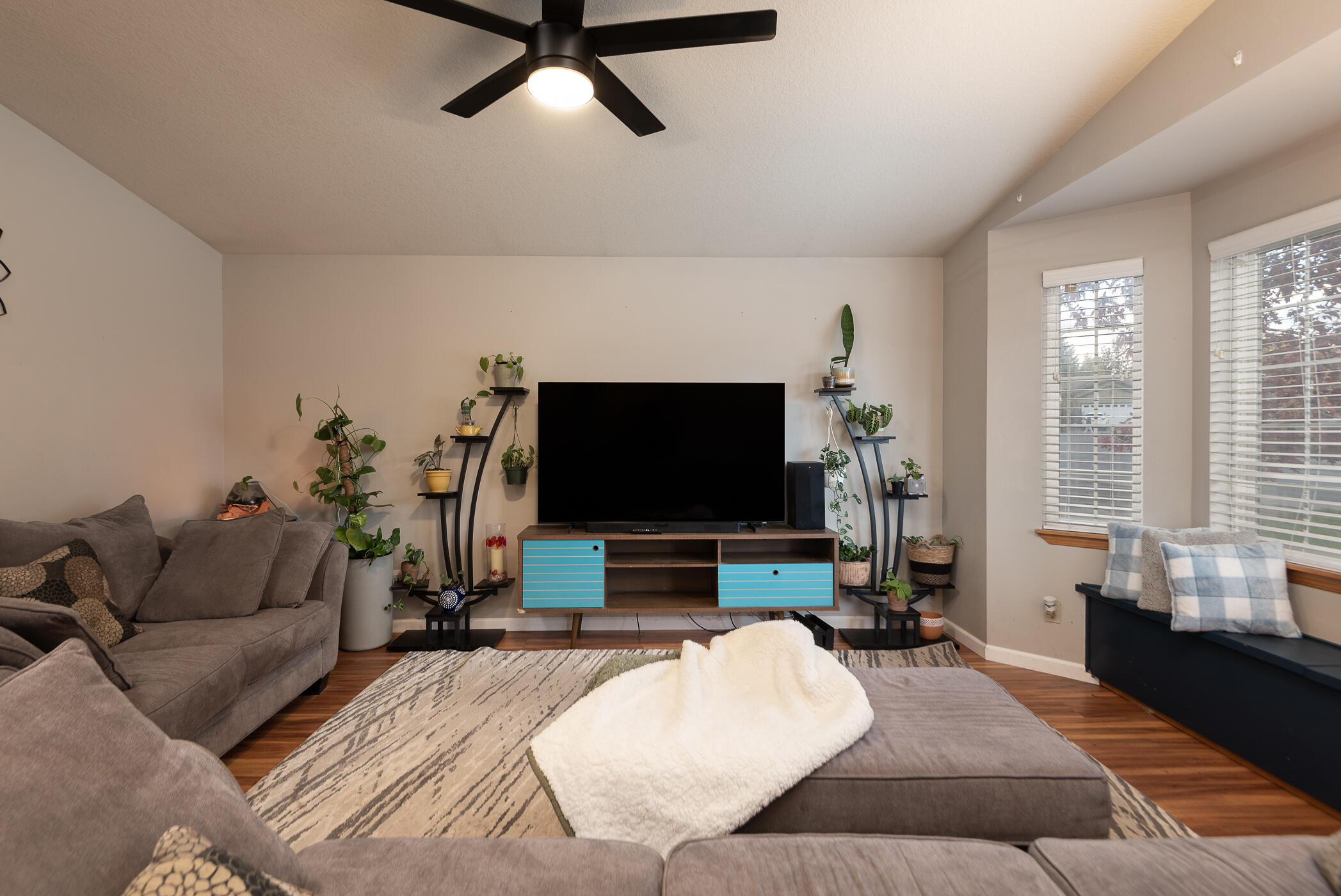 1728 NE Heavenly Drive