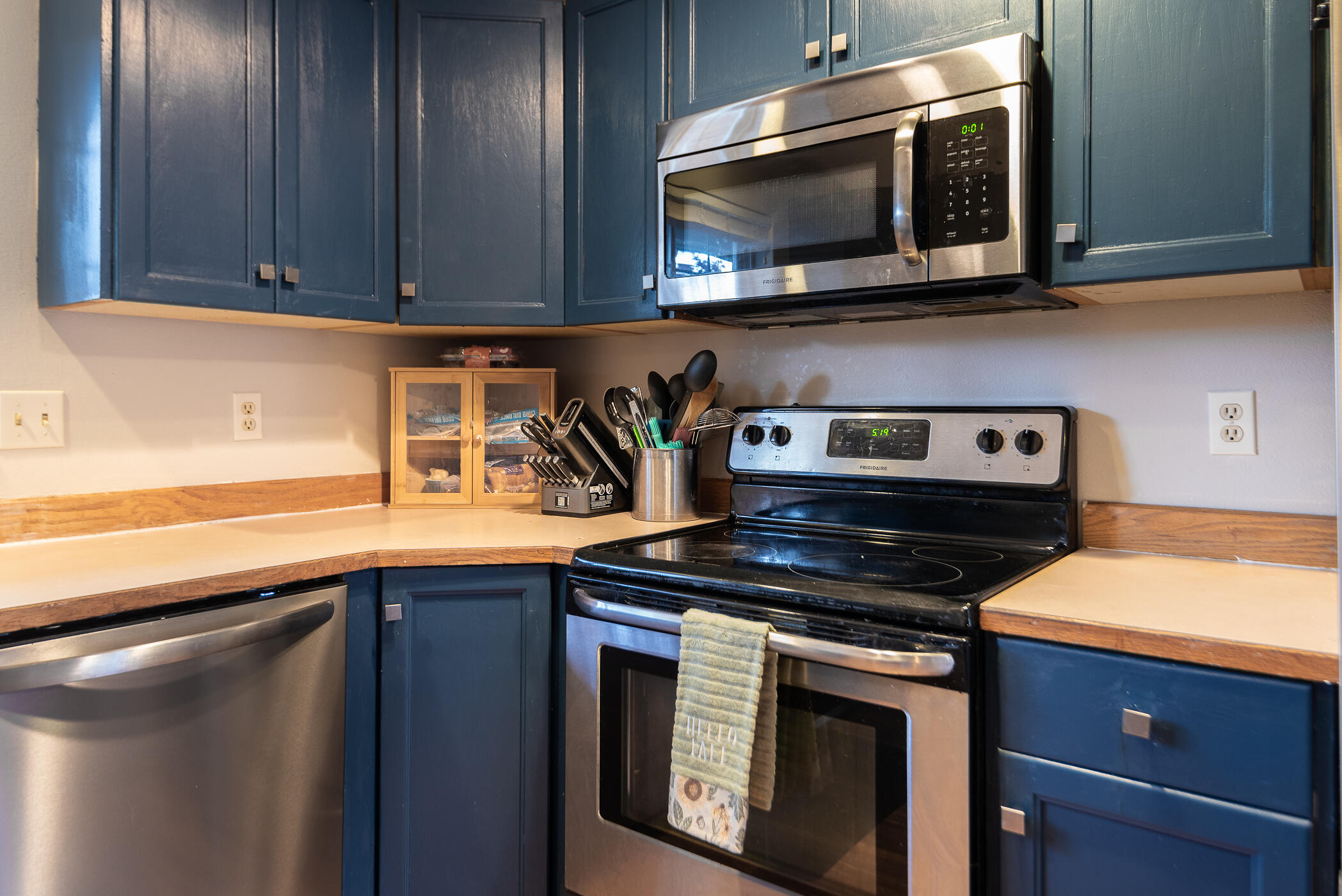 1728 NE Heavenly Drive