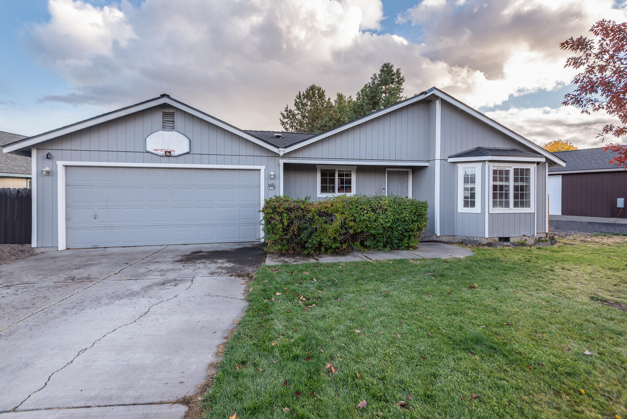 1728 NE Heavenly Drive
