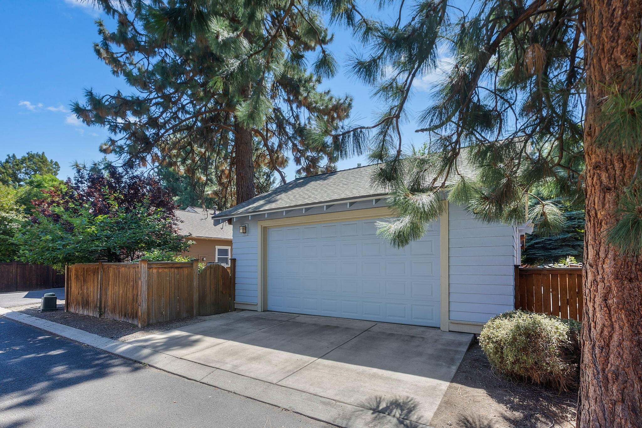 2612 NW Lemhi Pass Drive