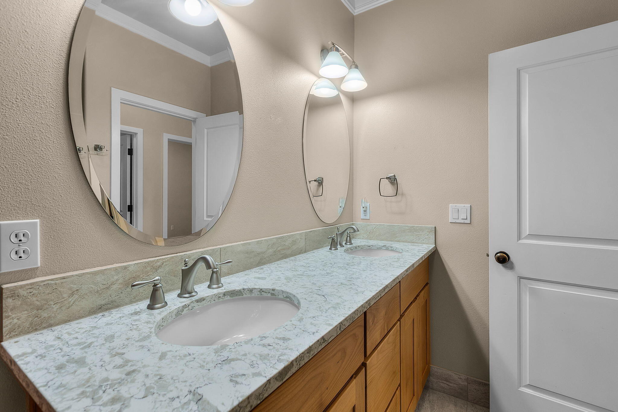 2612 NW Lemhi Pass Drive