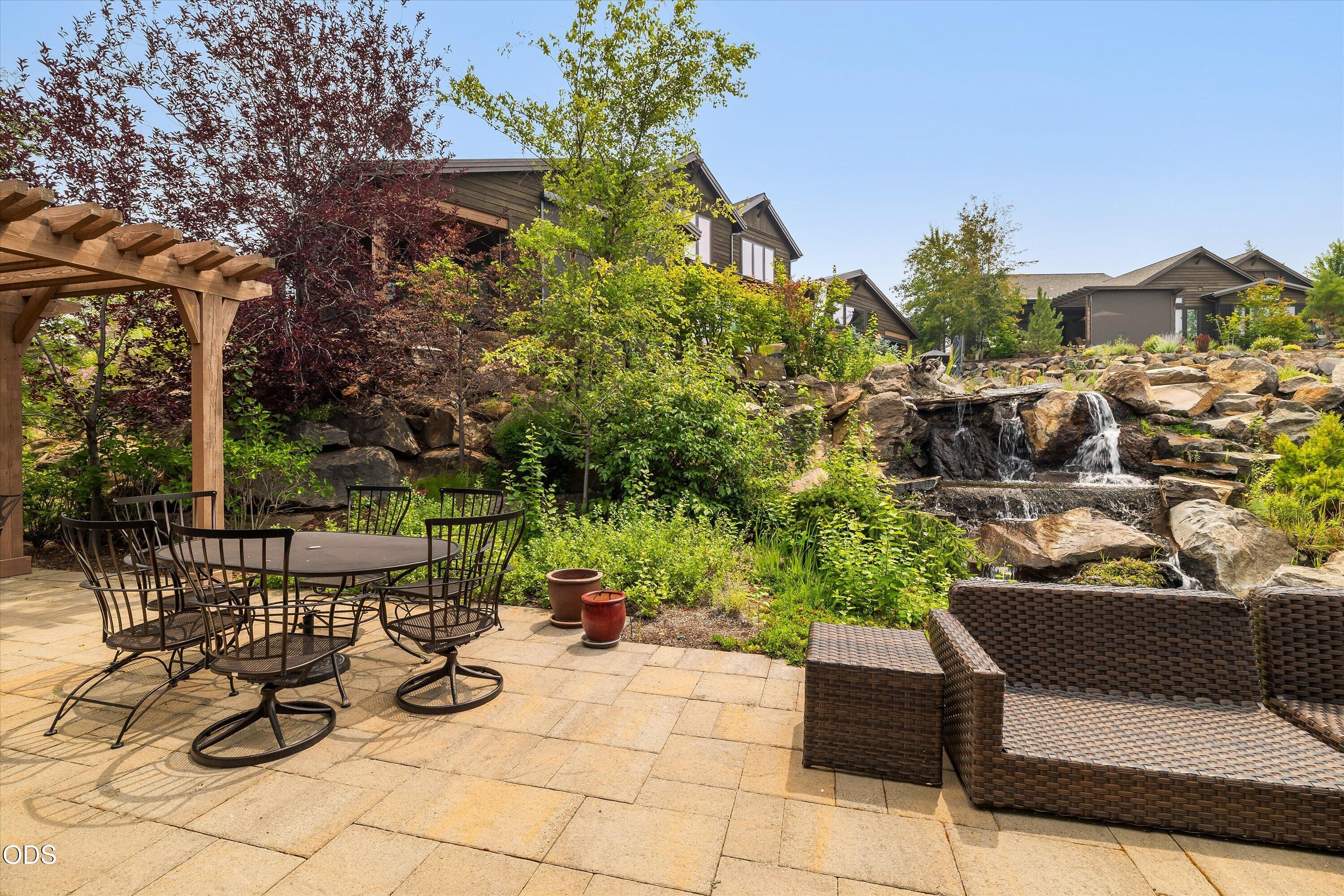 61354 Triple Knot Road, Bend