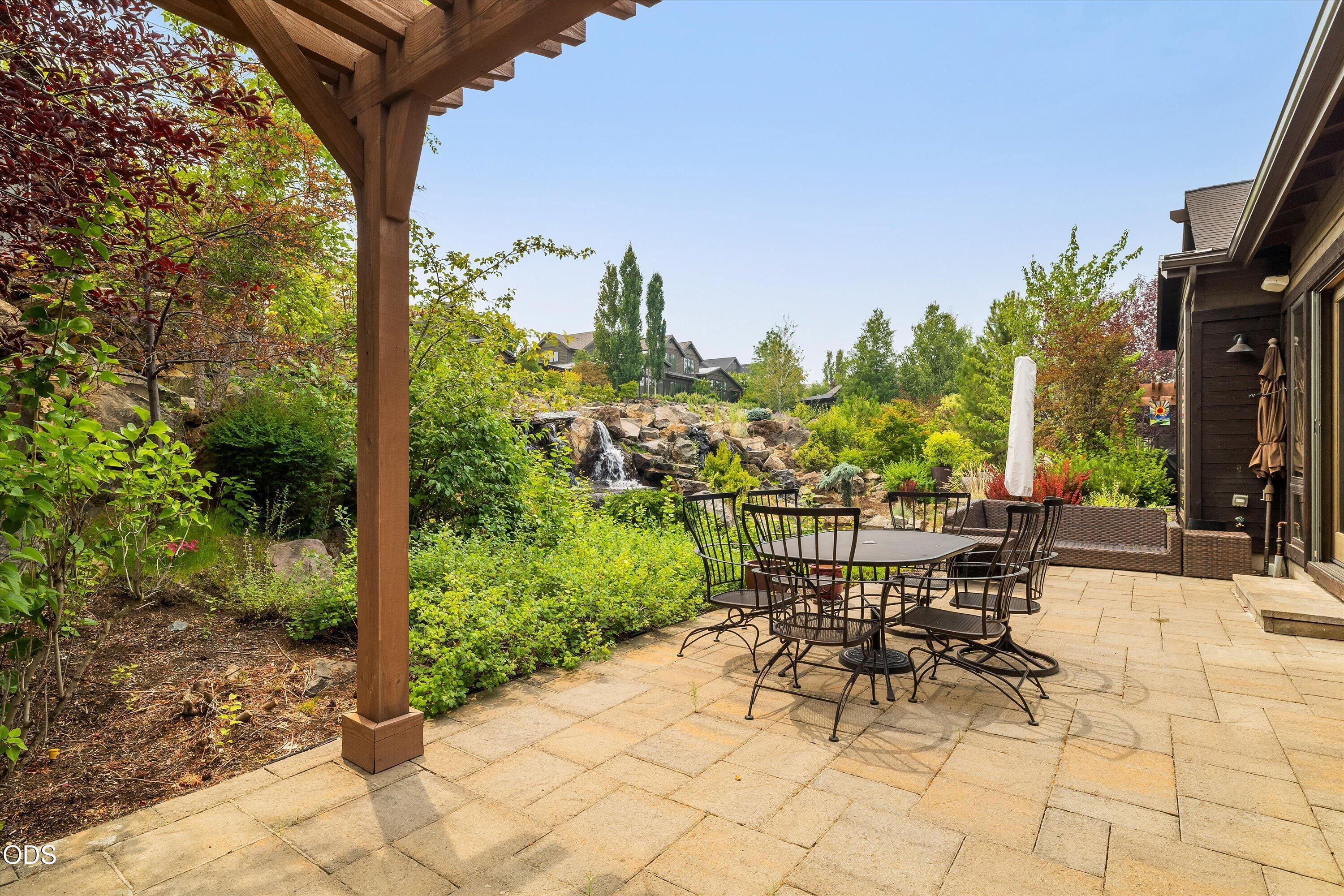 61354 Triple Knot Road, Bend