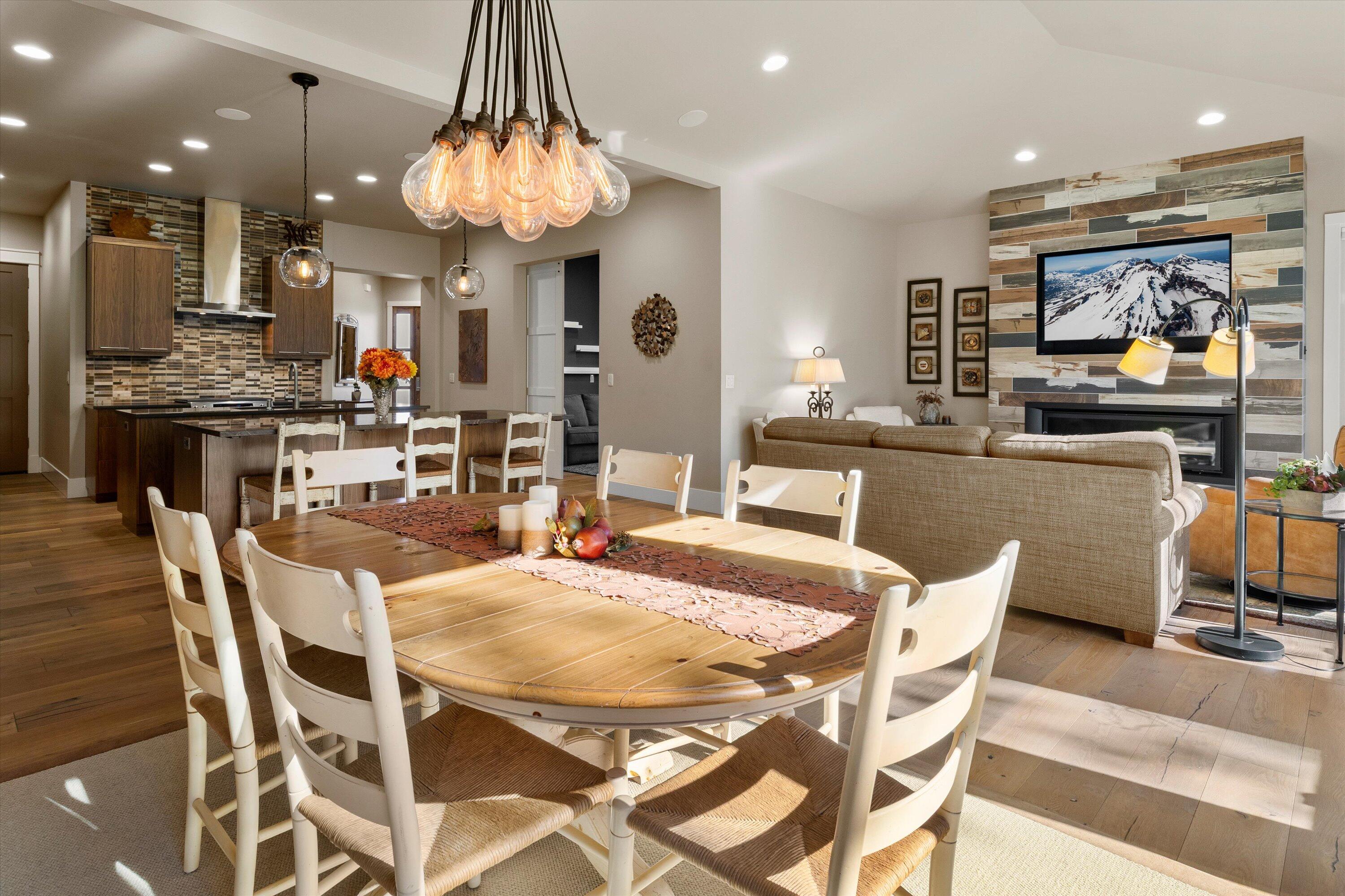 61354 Triple Knot Road, Bend