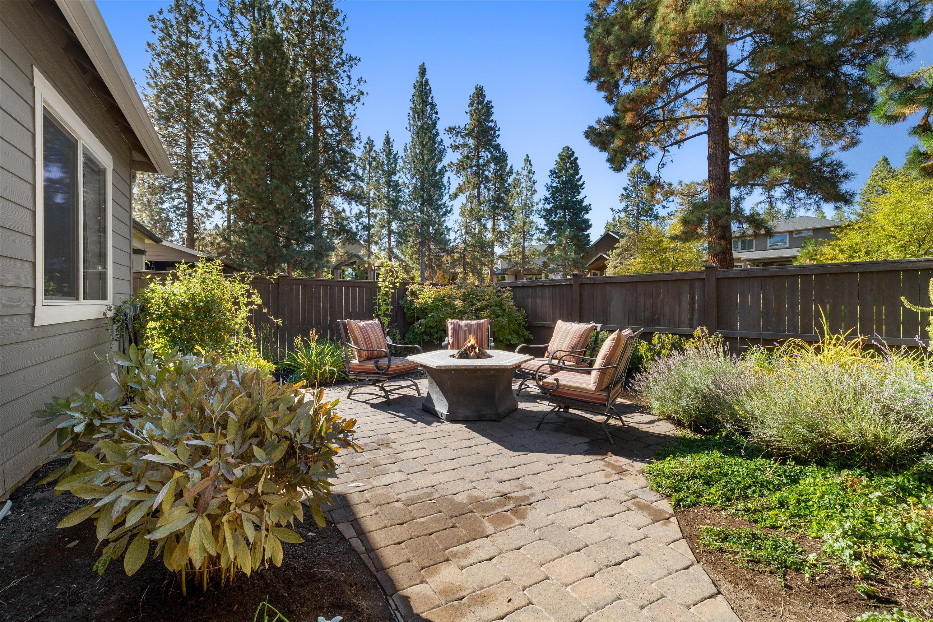 60208 Rolled Rock Way, Bend
