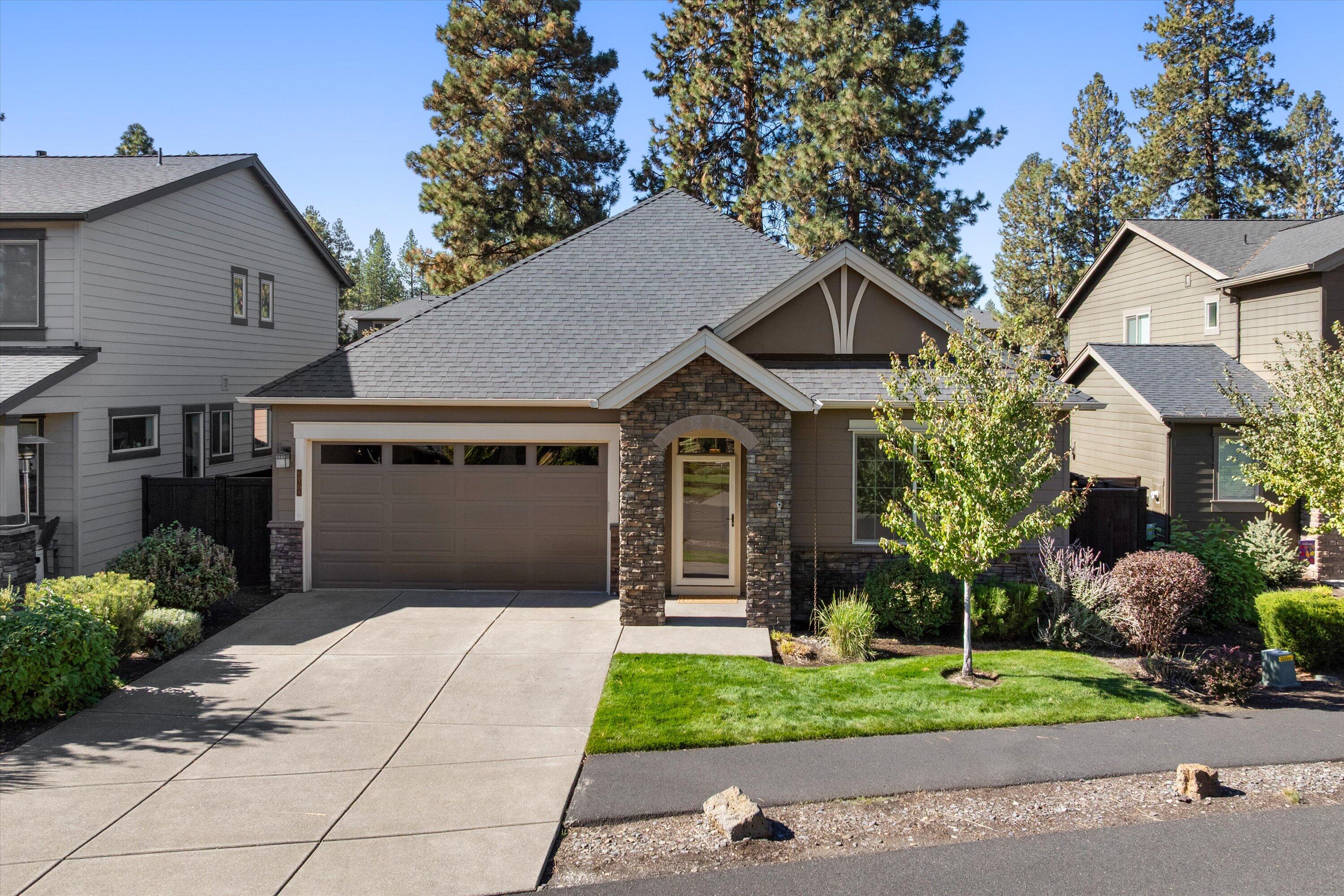 60208 Rolled Rock Way, Bend