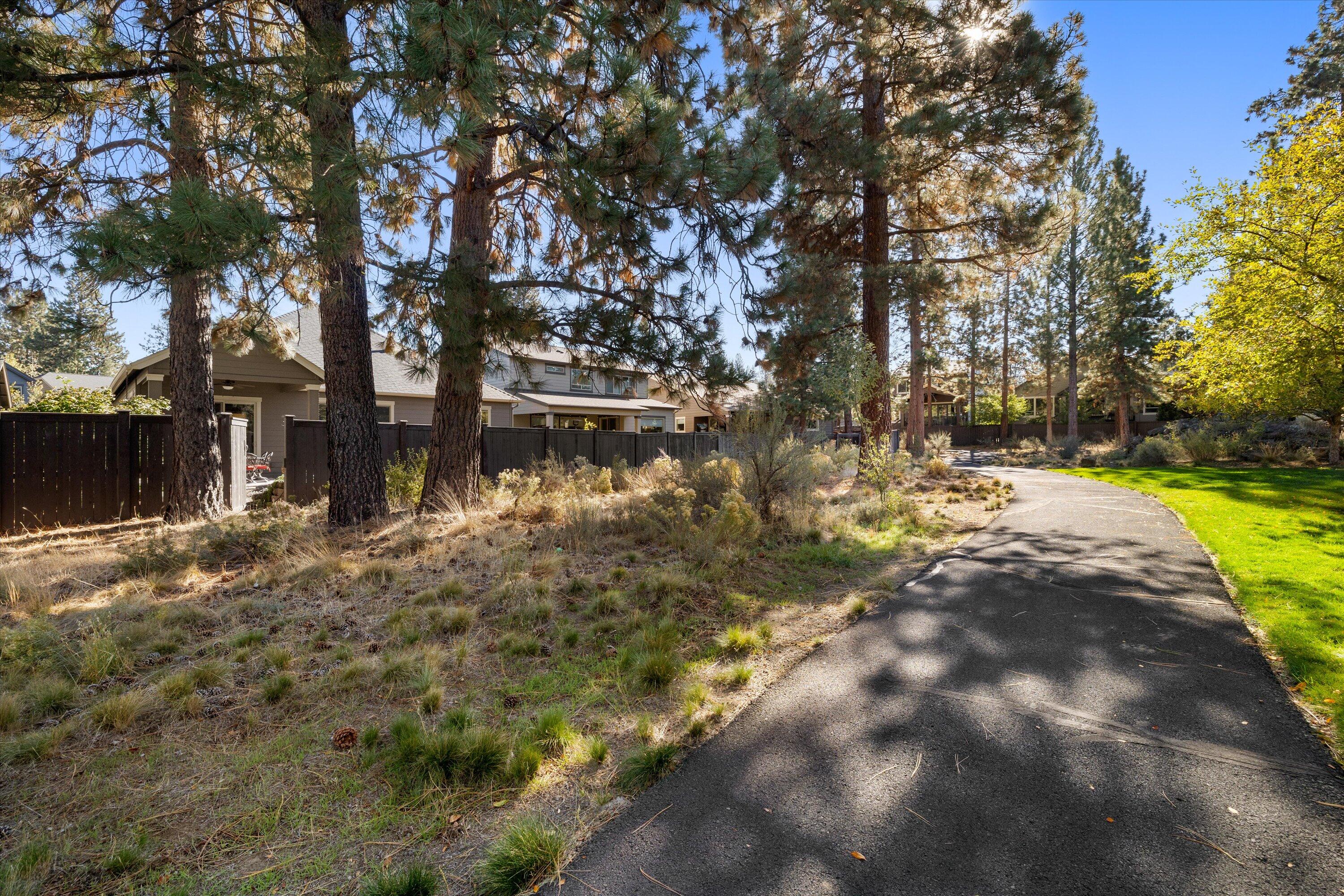 60208 Rolled Rock Way, Bend