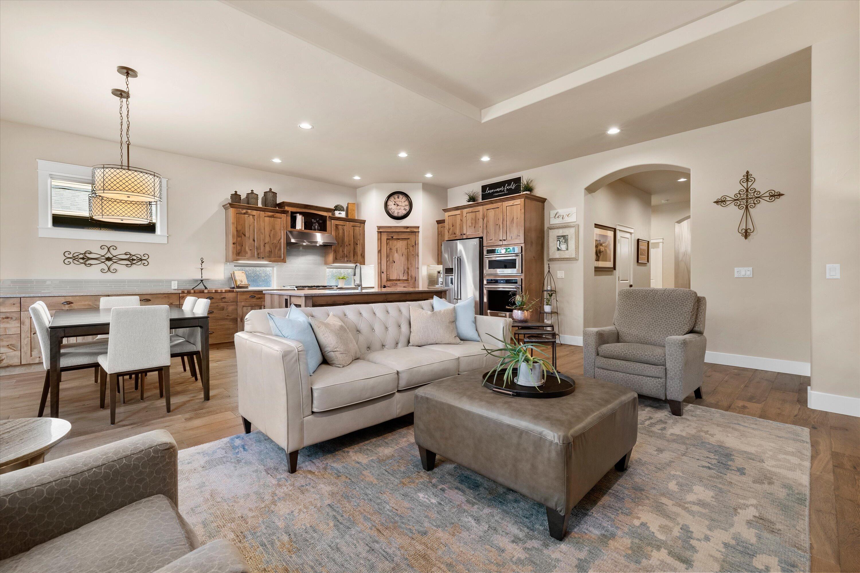 60208 Rolled Rock Way, Bend