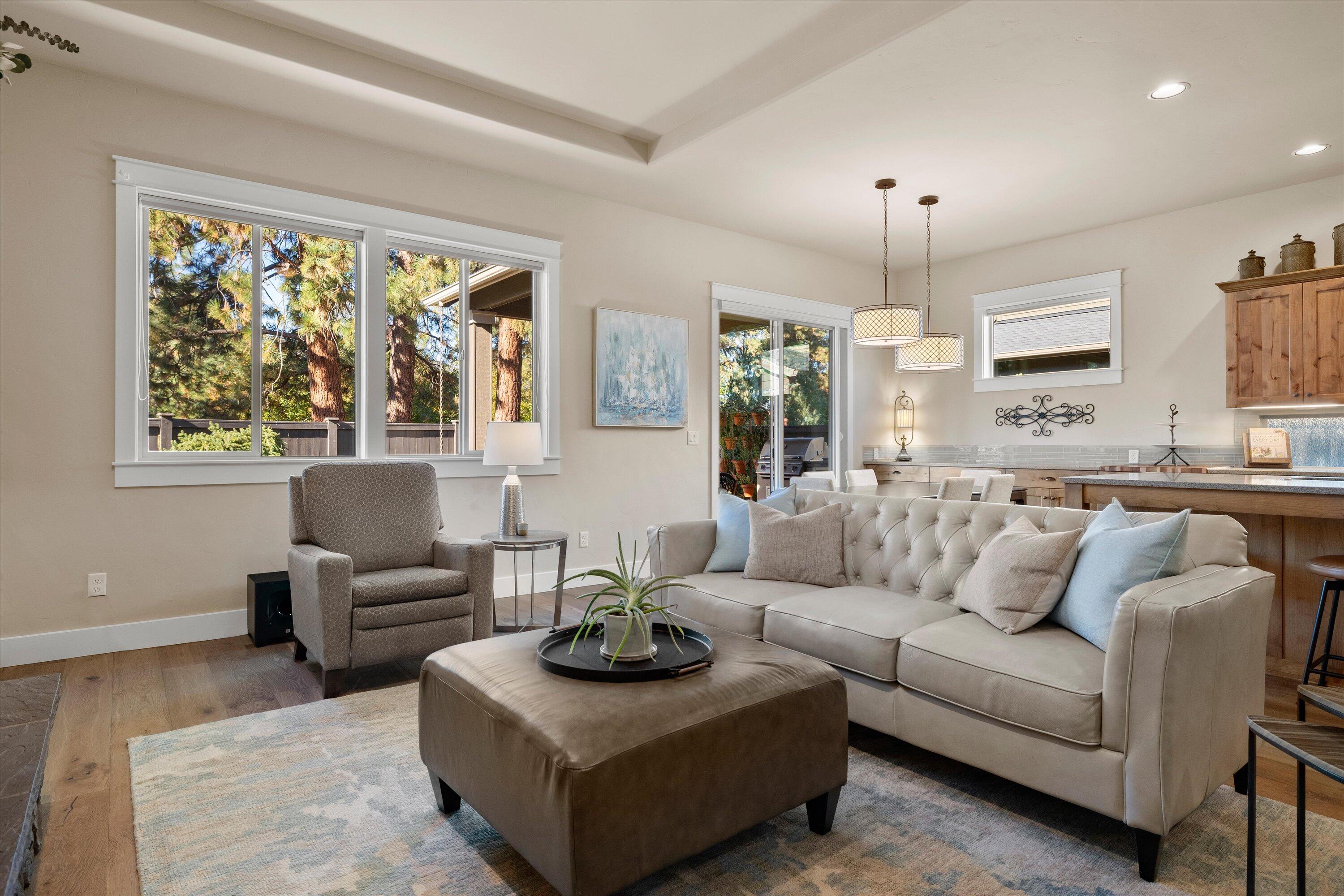 60208 Rolled Rock Way, Bend