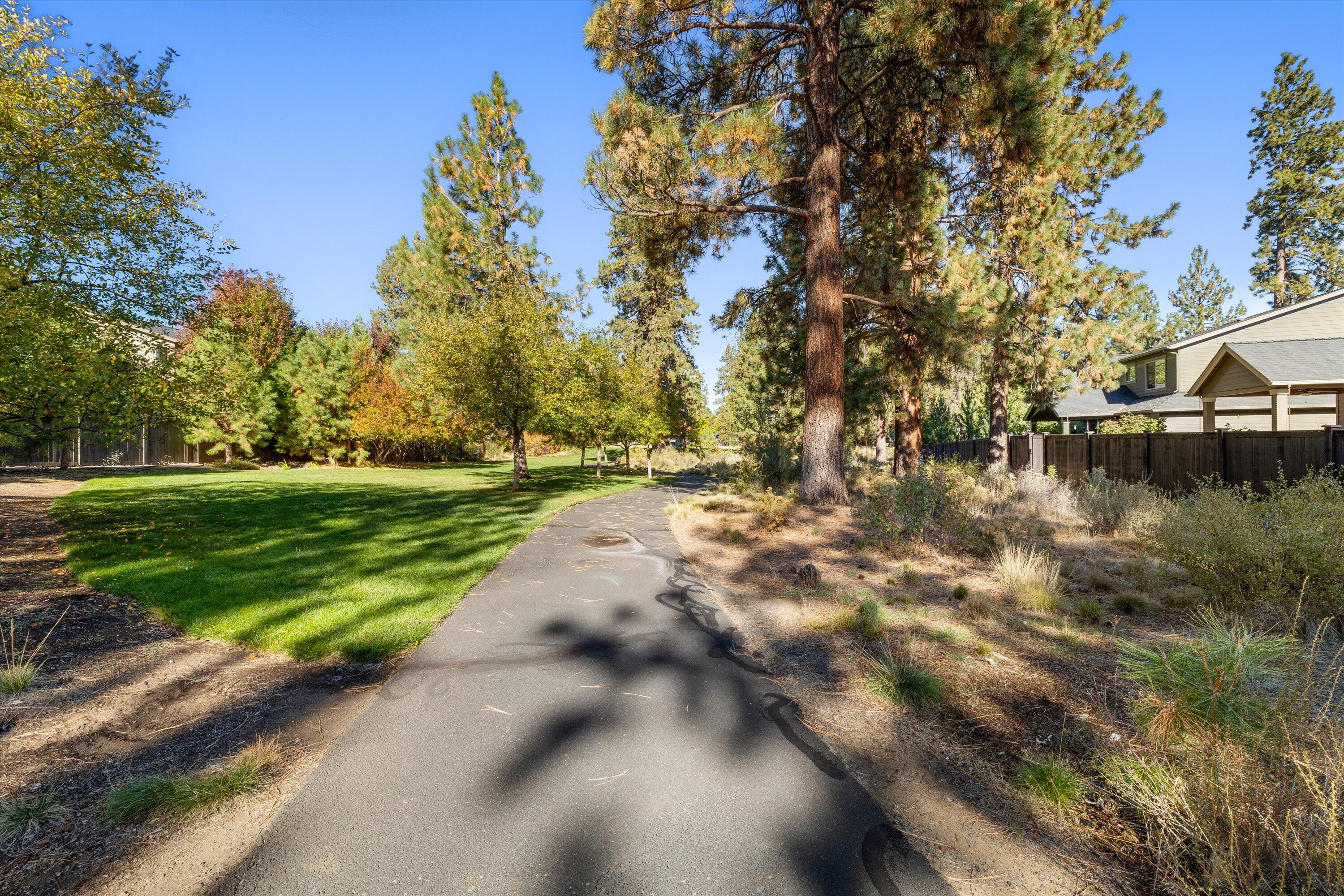 60208 Rolled Rock Way, Bend