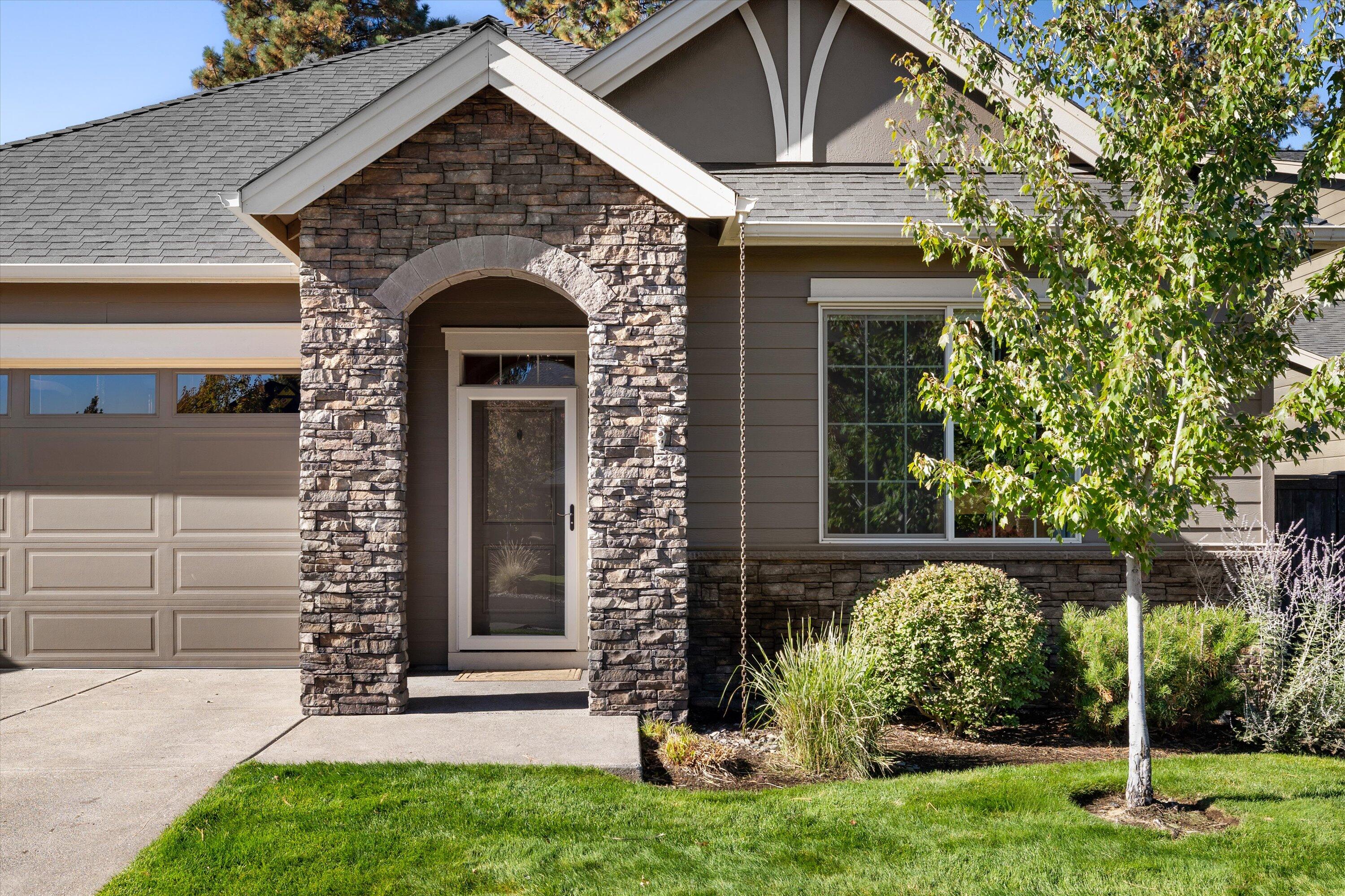 60208 Rolled Rock Way, Bend