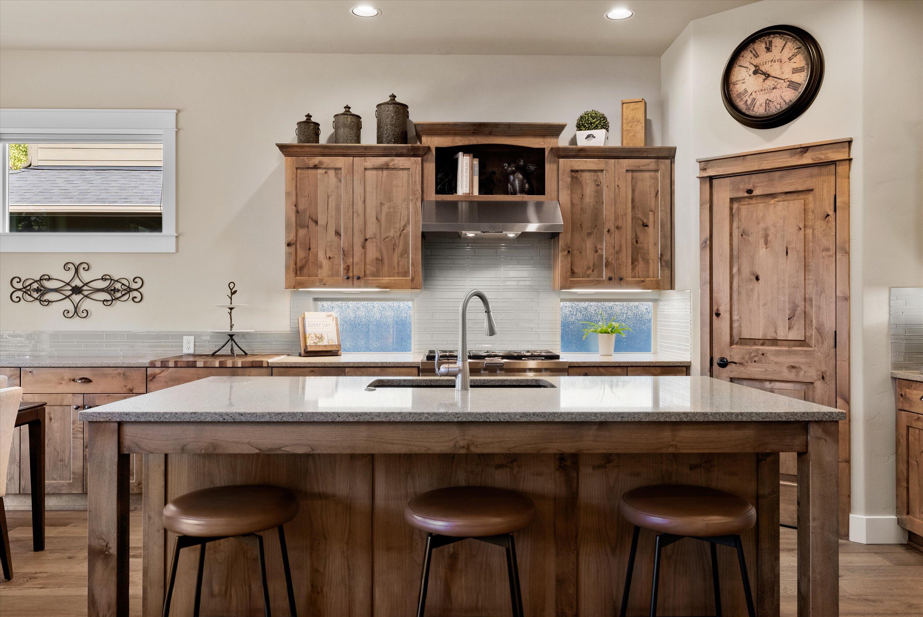 60208 Rolled Rock Way, Bend