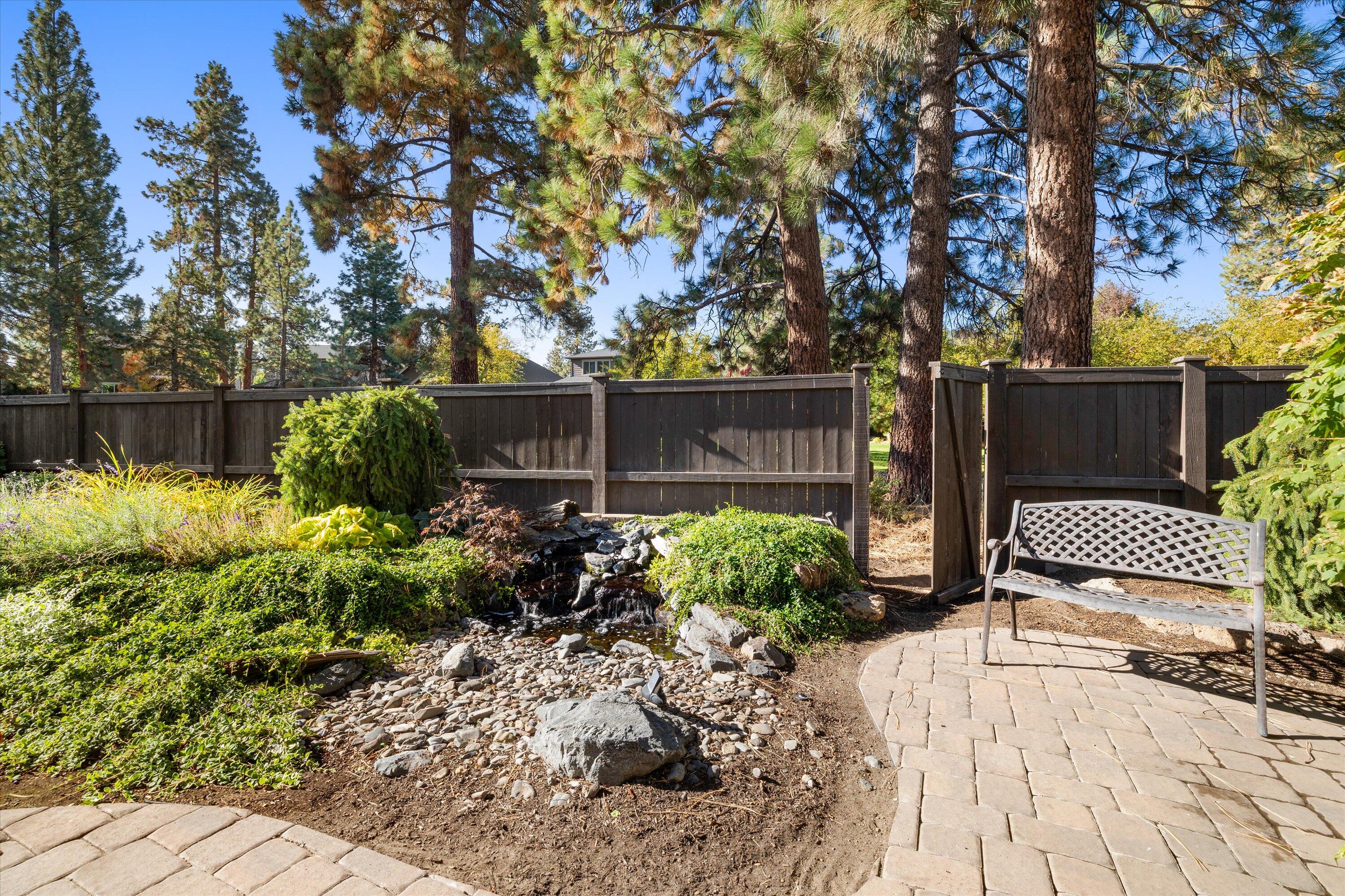 60208 Rolled Rock Way, Bend