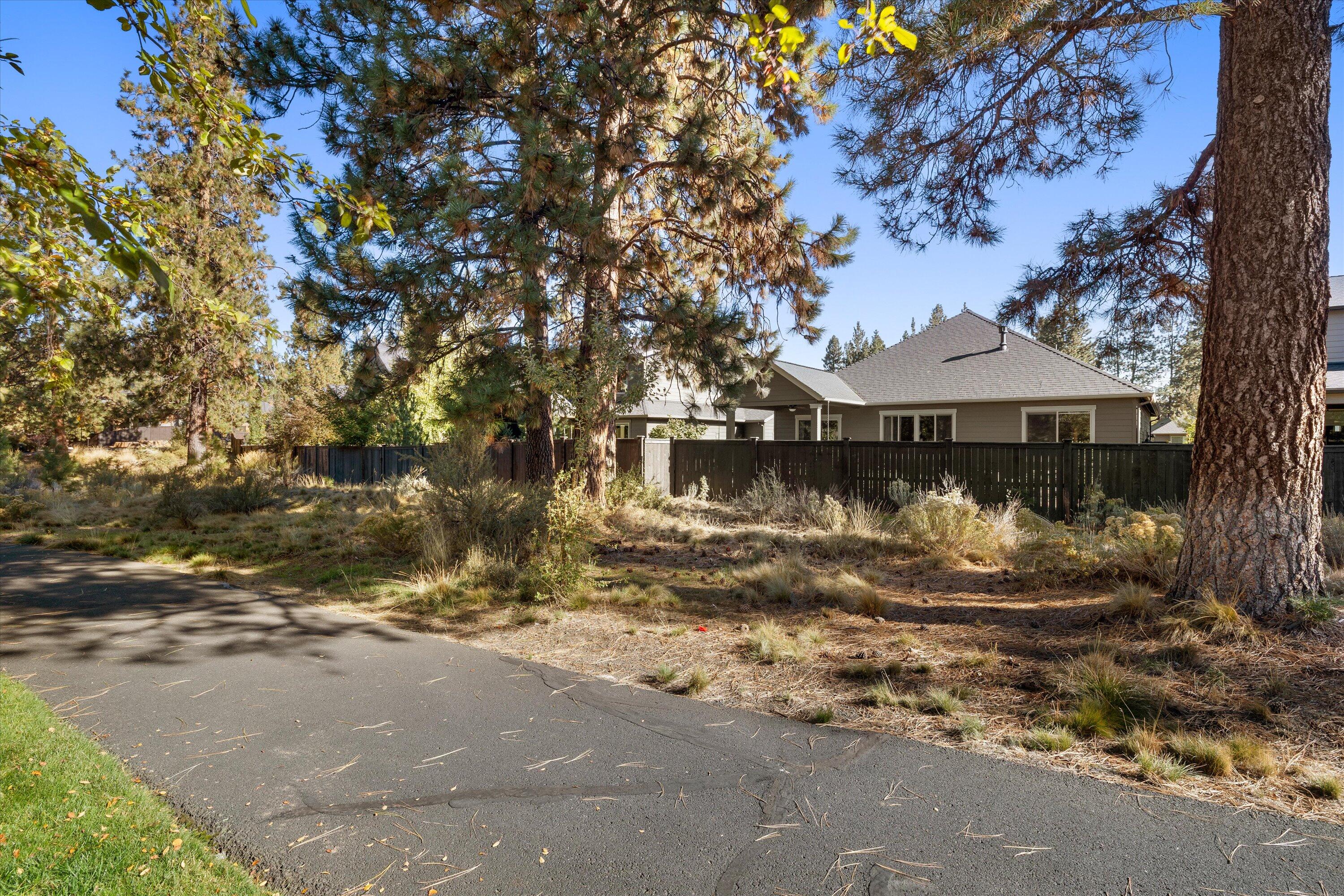 60208 Rolled Rock Way, Bend