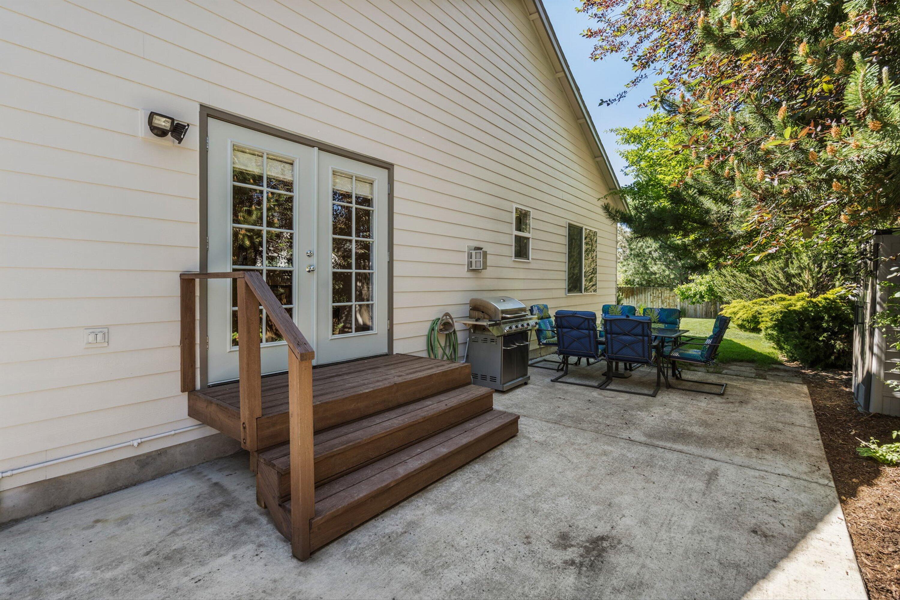 301 SE Springer Court