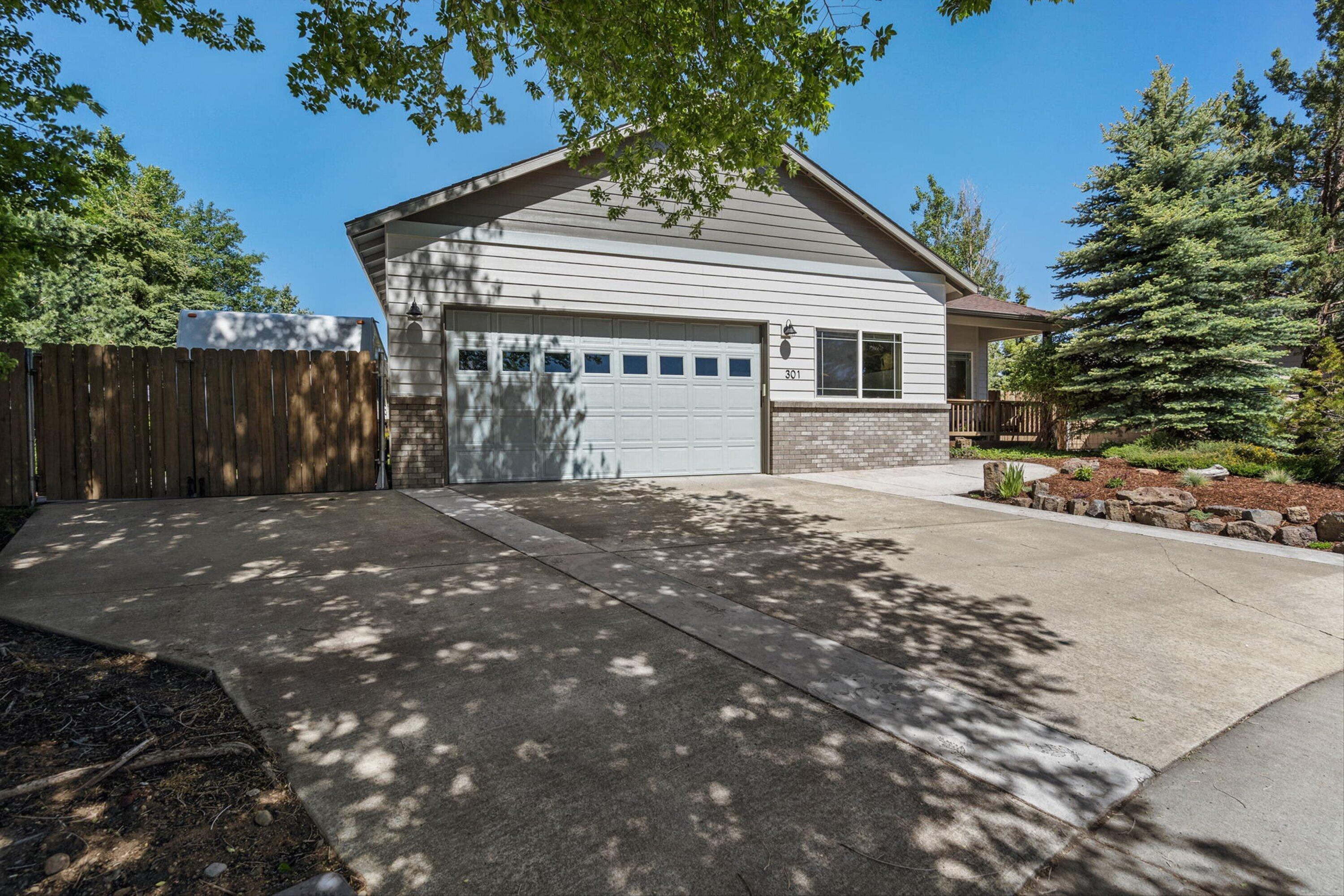 301 SE Springer Court