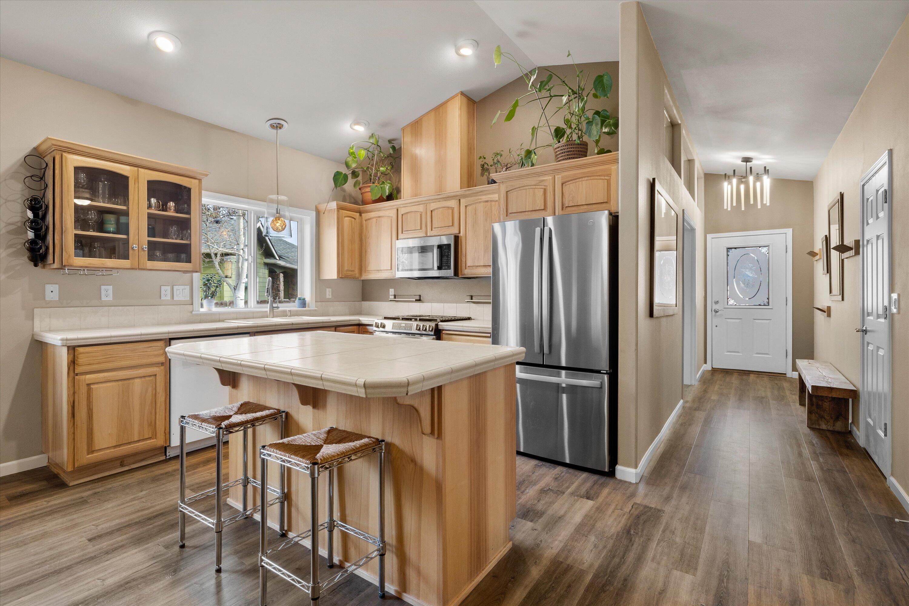 301 SE Springer Court