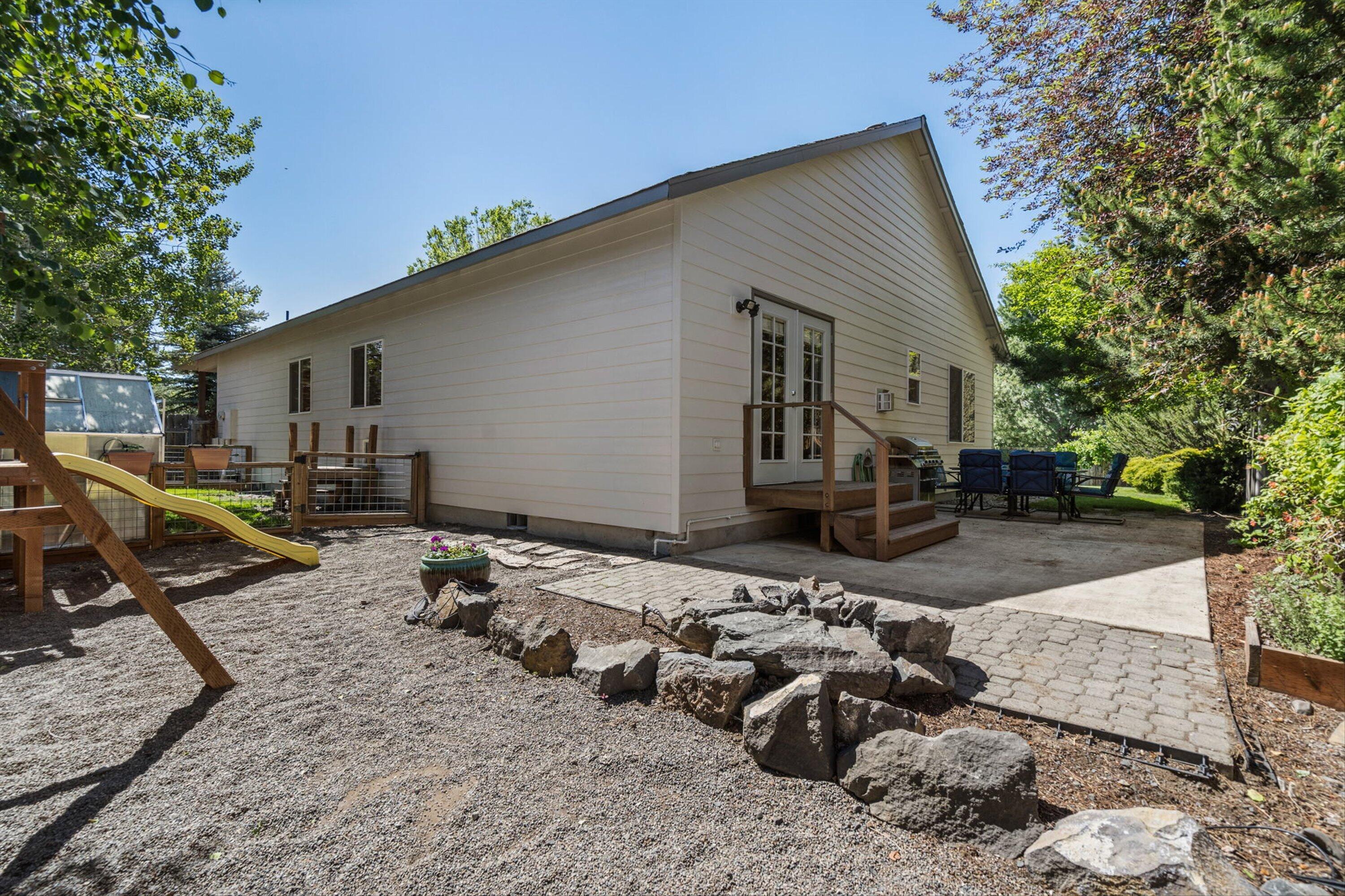 301 SE Springer Court