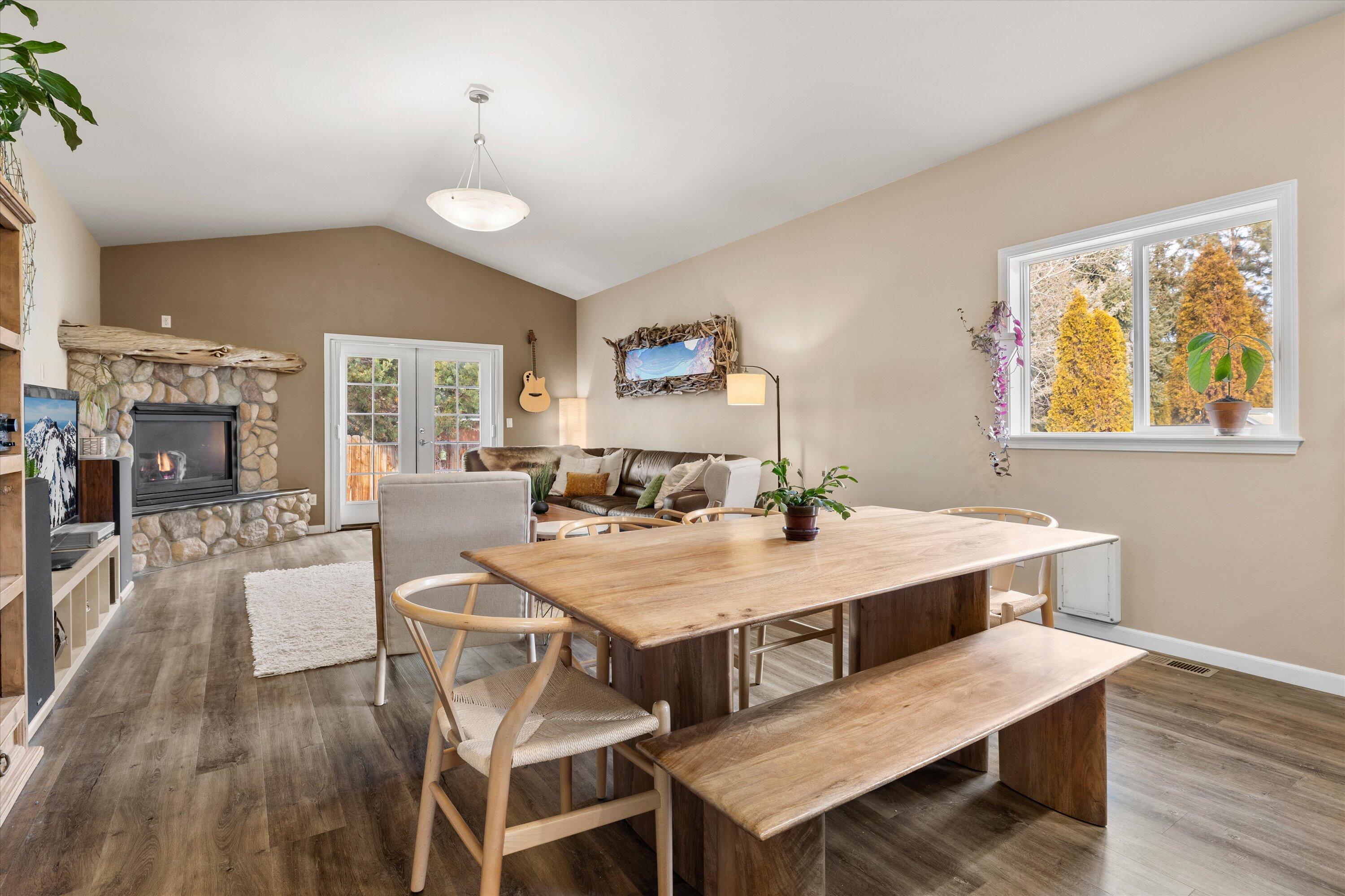 301 SE Springer Court