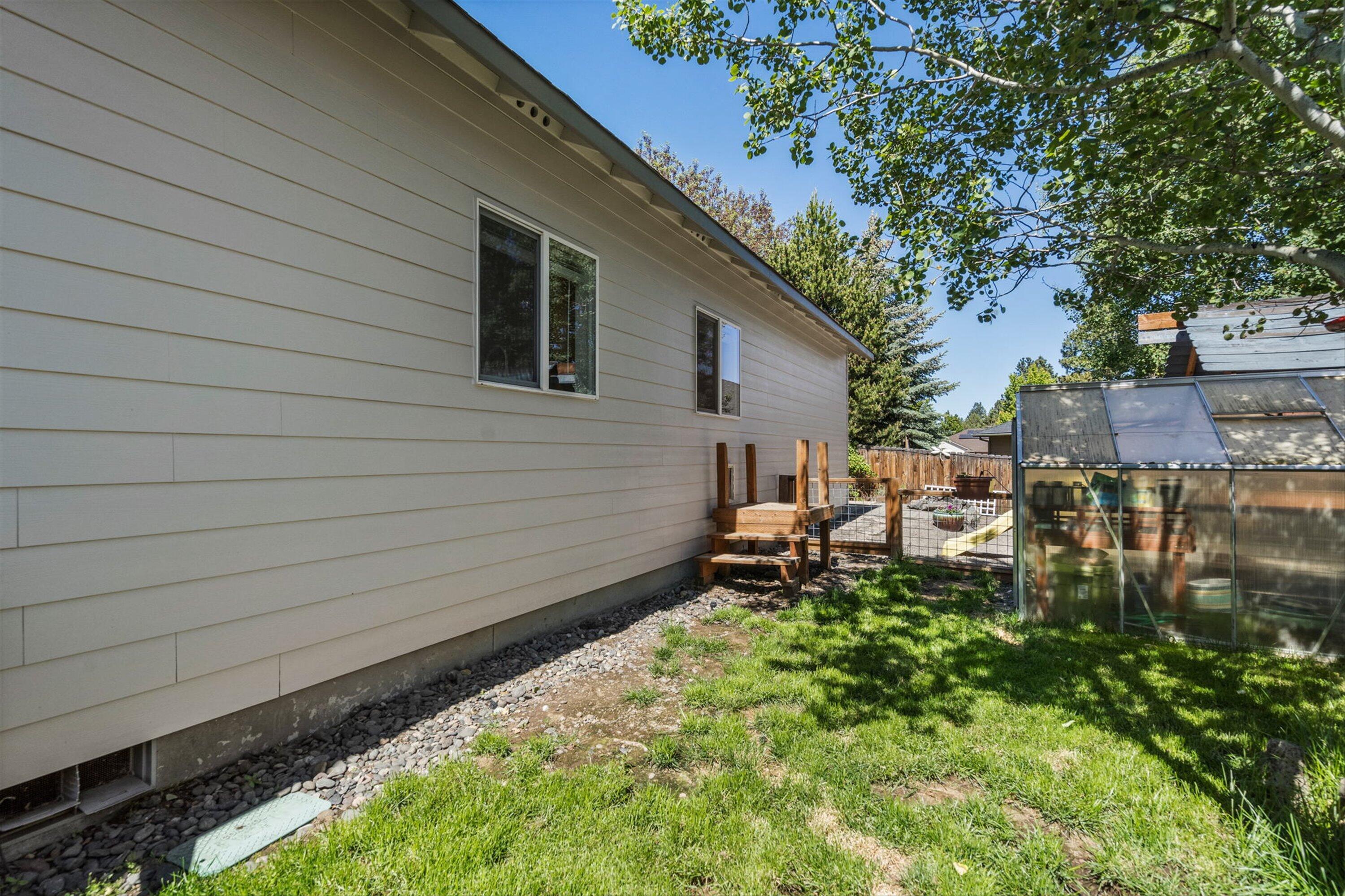 301 SE Springer Court