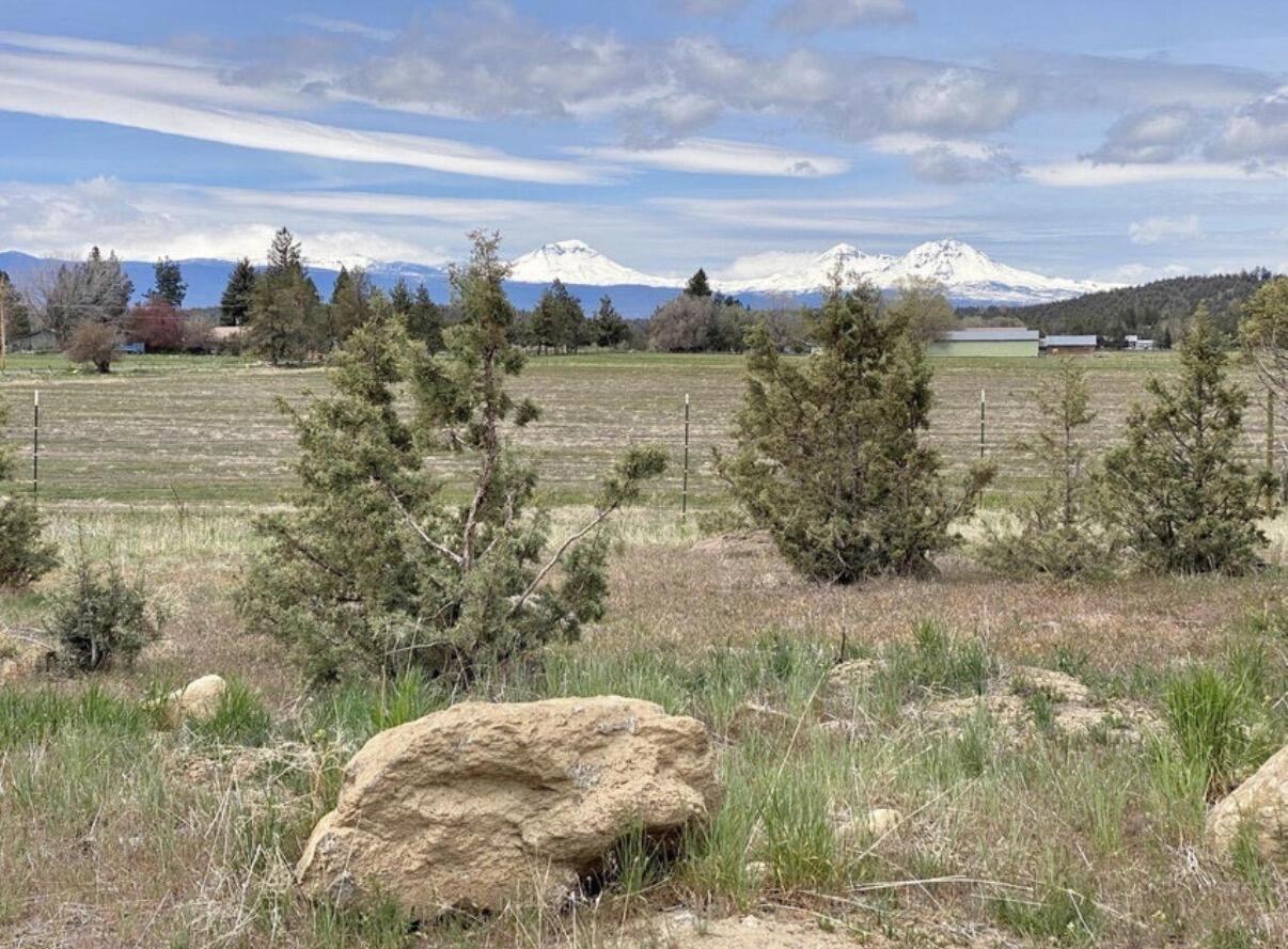 19970 Innes Market Road, 11612070001402