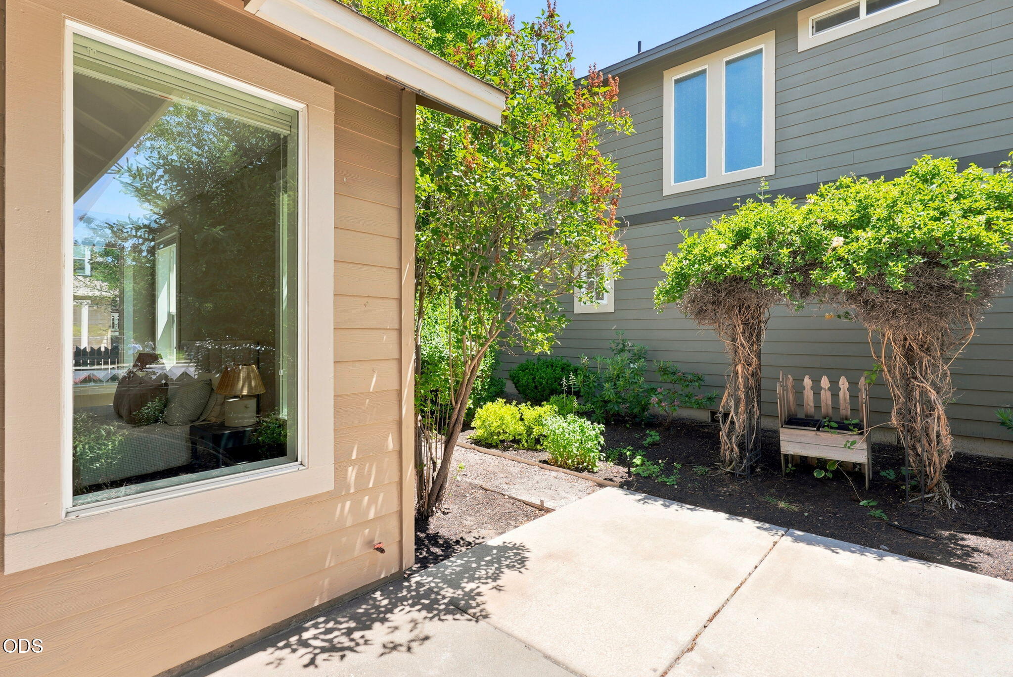 61421 Davis Lake Loop