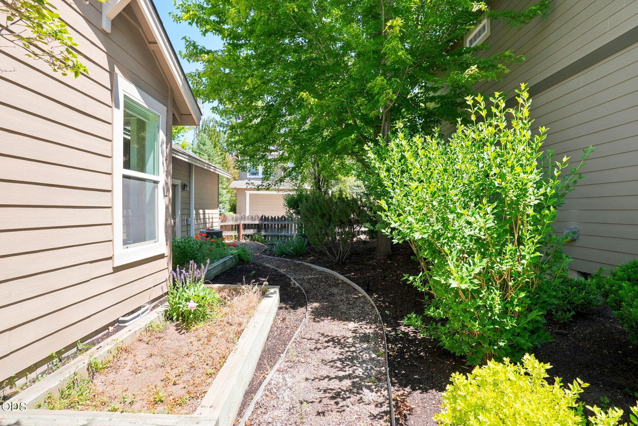 61421 Davis Lake Loop