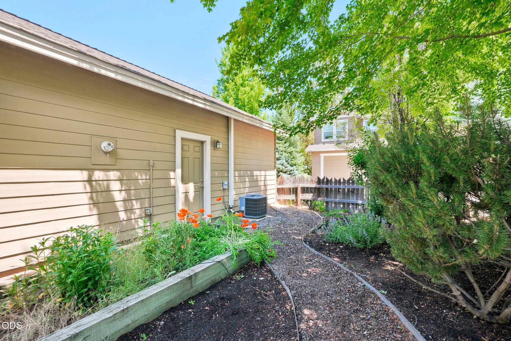 61421 Davis Lake Loop