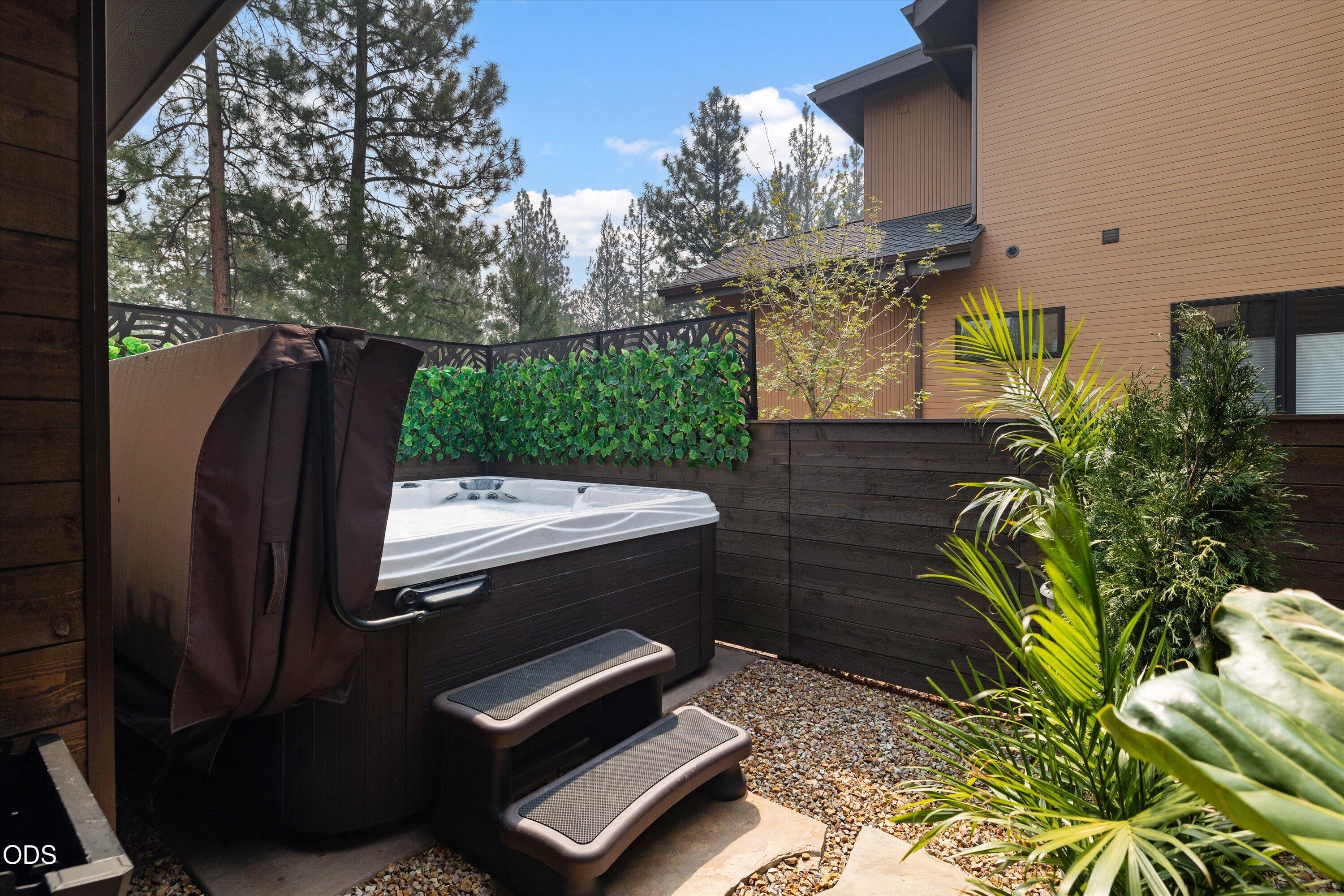 62768 NW Sand Lily Way