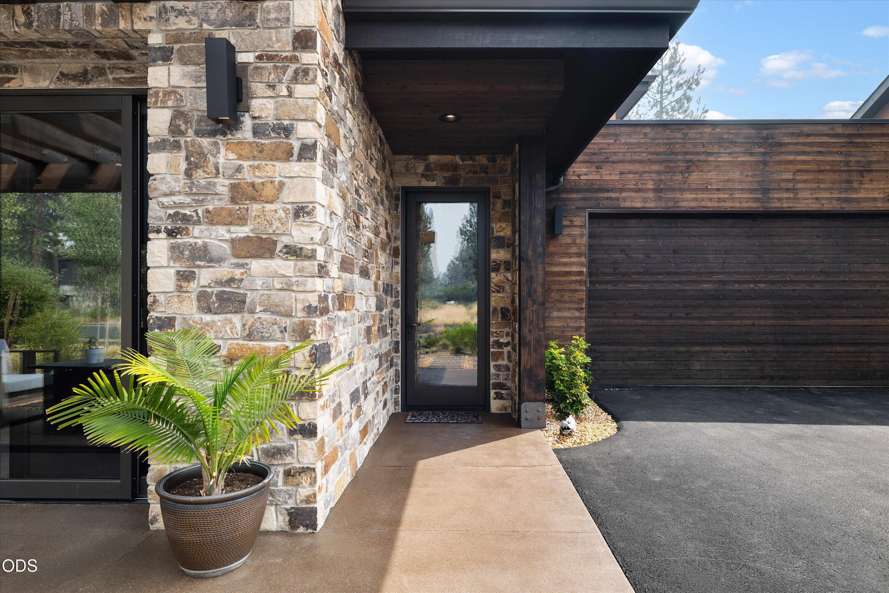 62768 NW Sand Lily Way