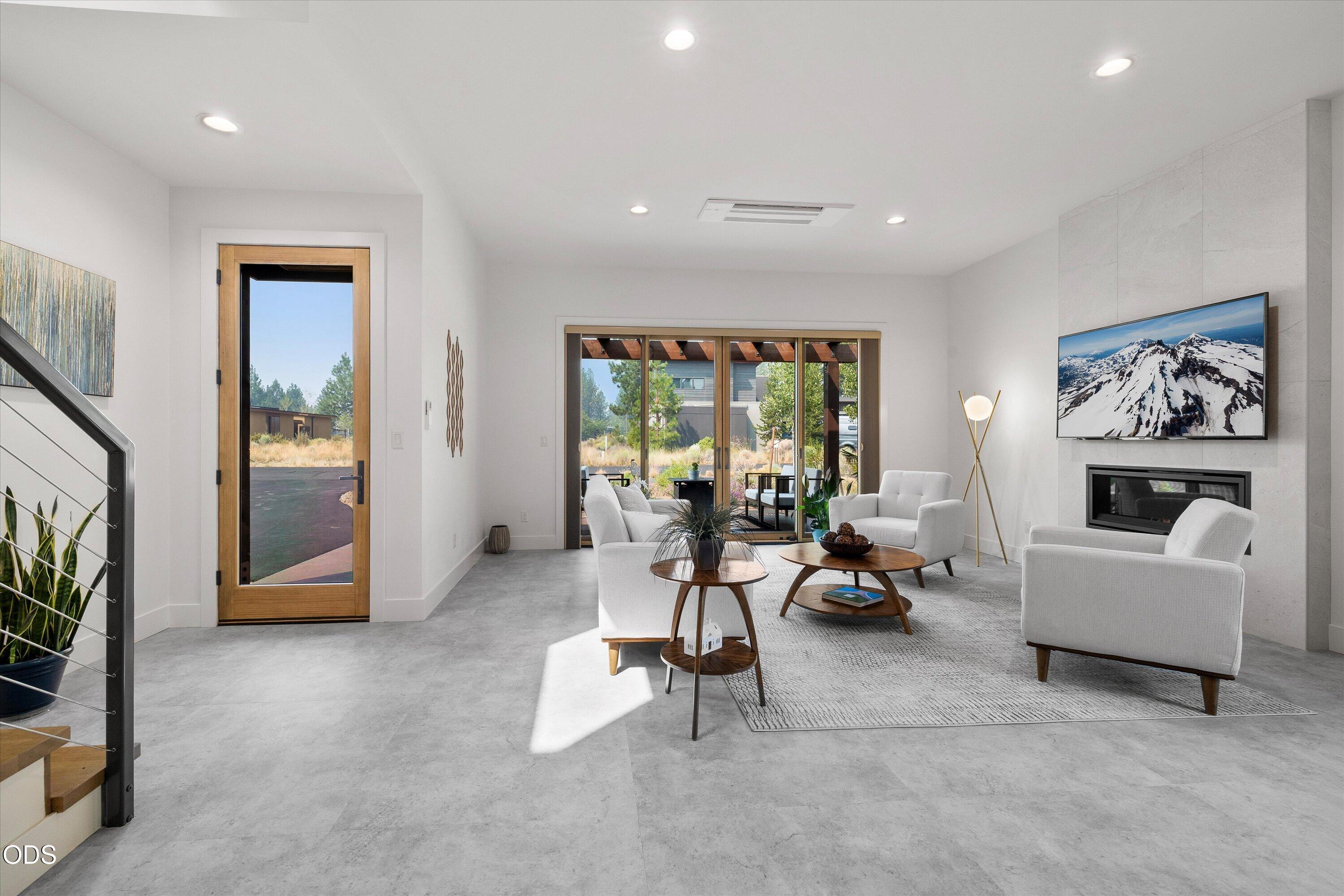 62768 NW Sand Lily Way