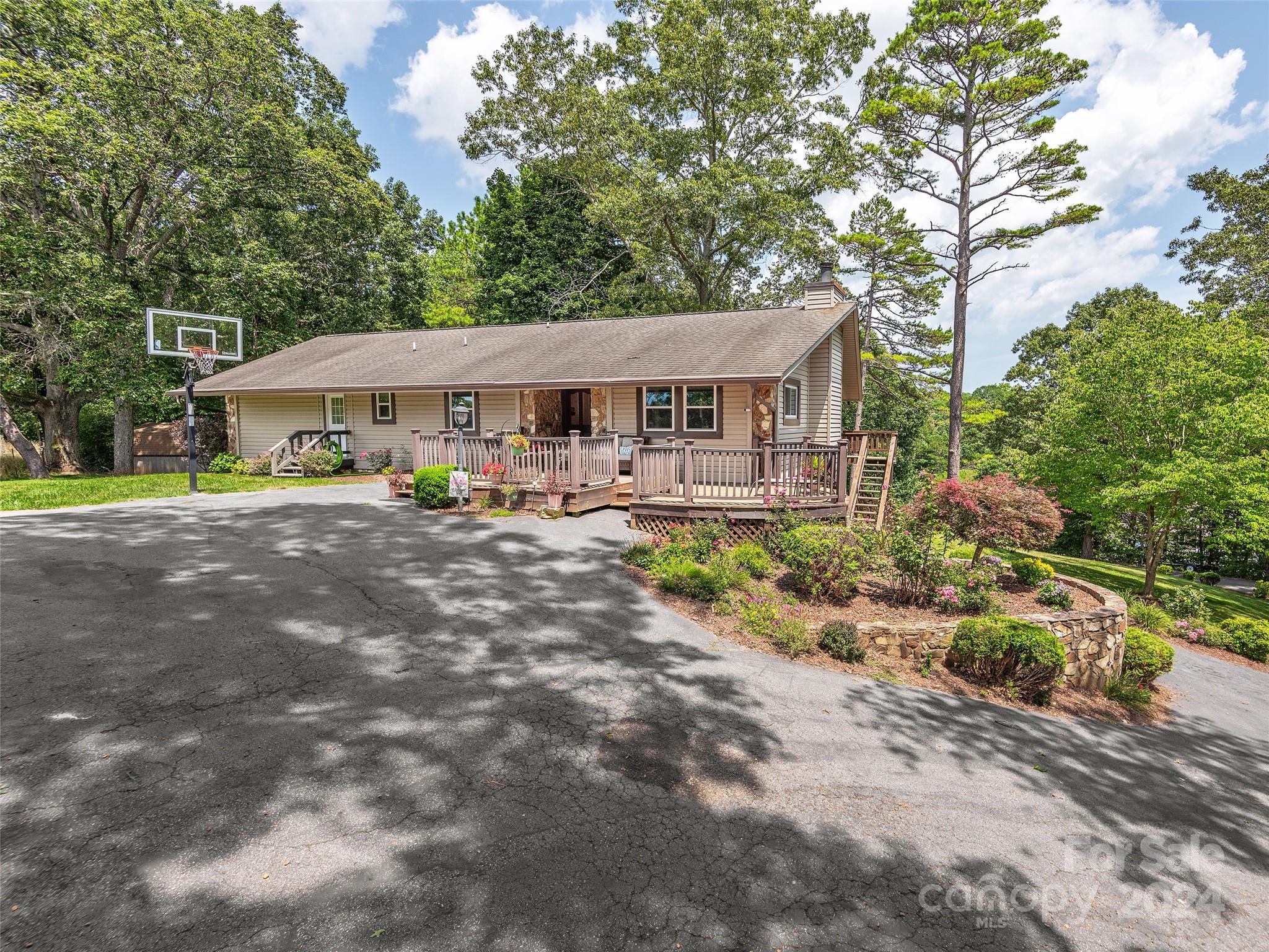 584 Oak Ridge Drive