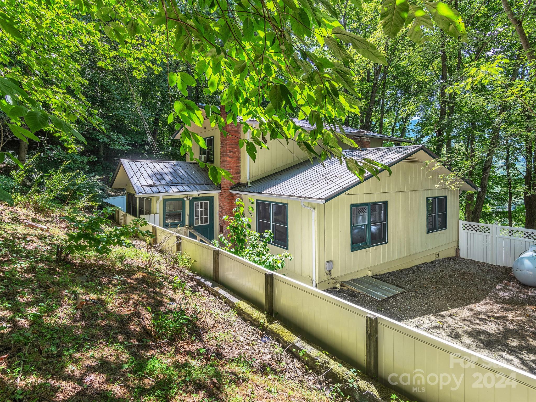 161 Ivy Lane