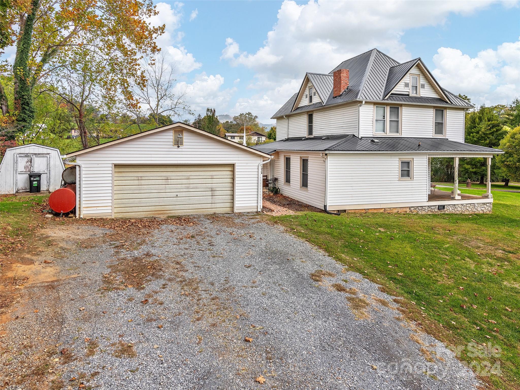 1426 Poison Cove Road