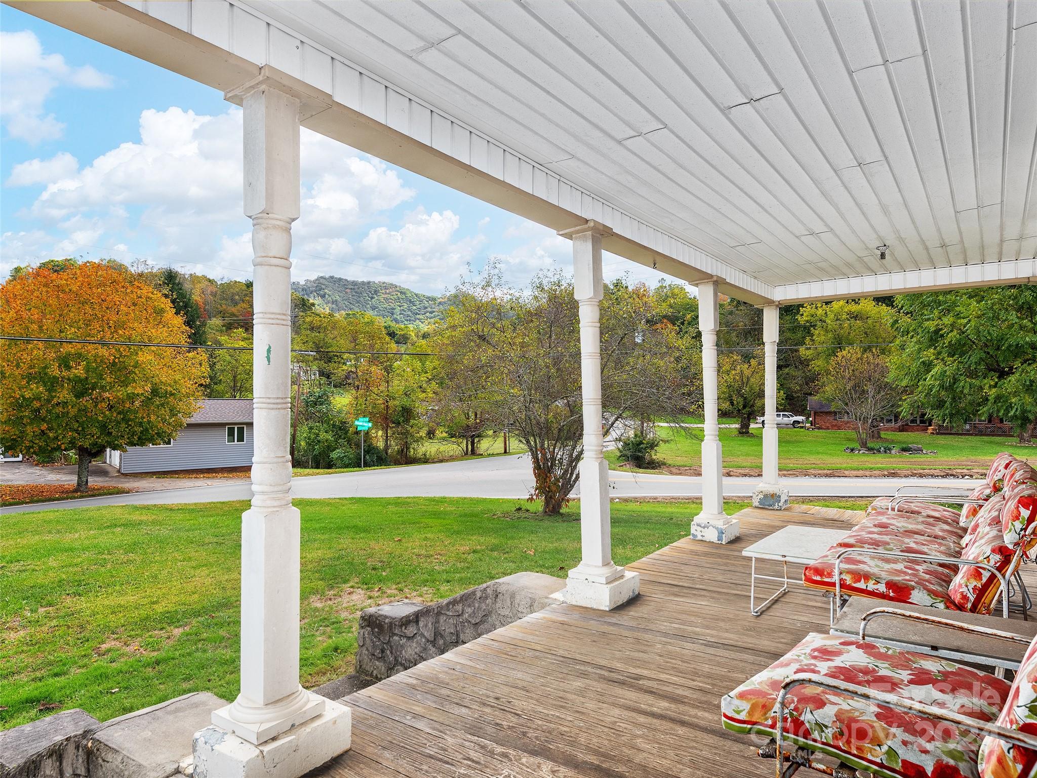 1426 Poison Cove Road