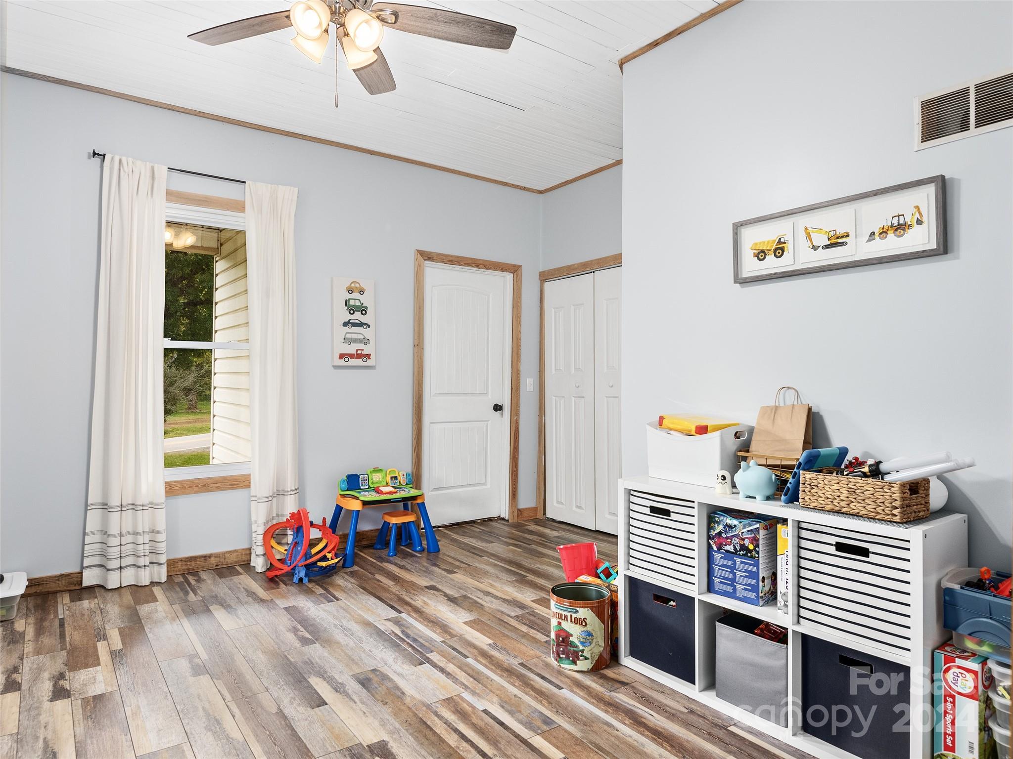 1426 Poison Cove Road