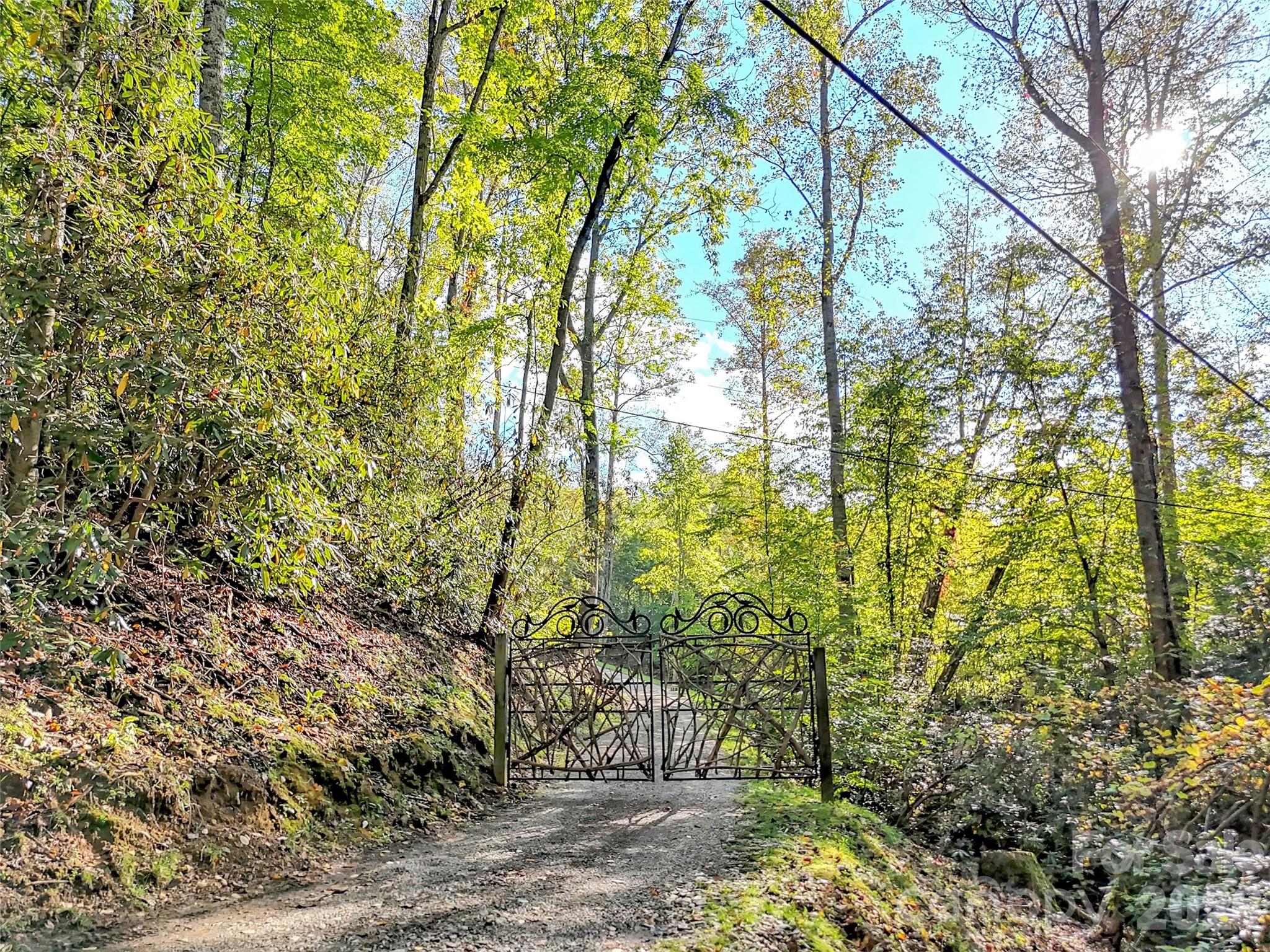 535 Hemlock Loop