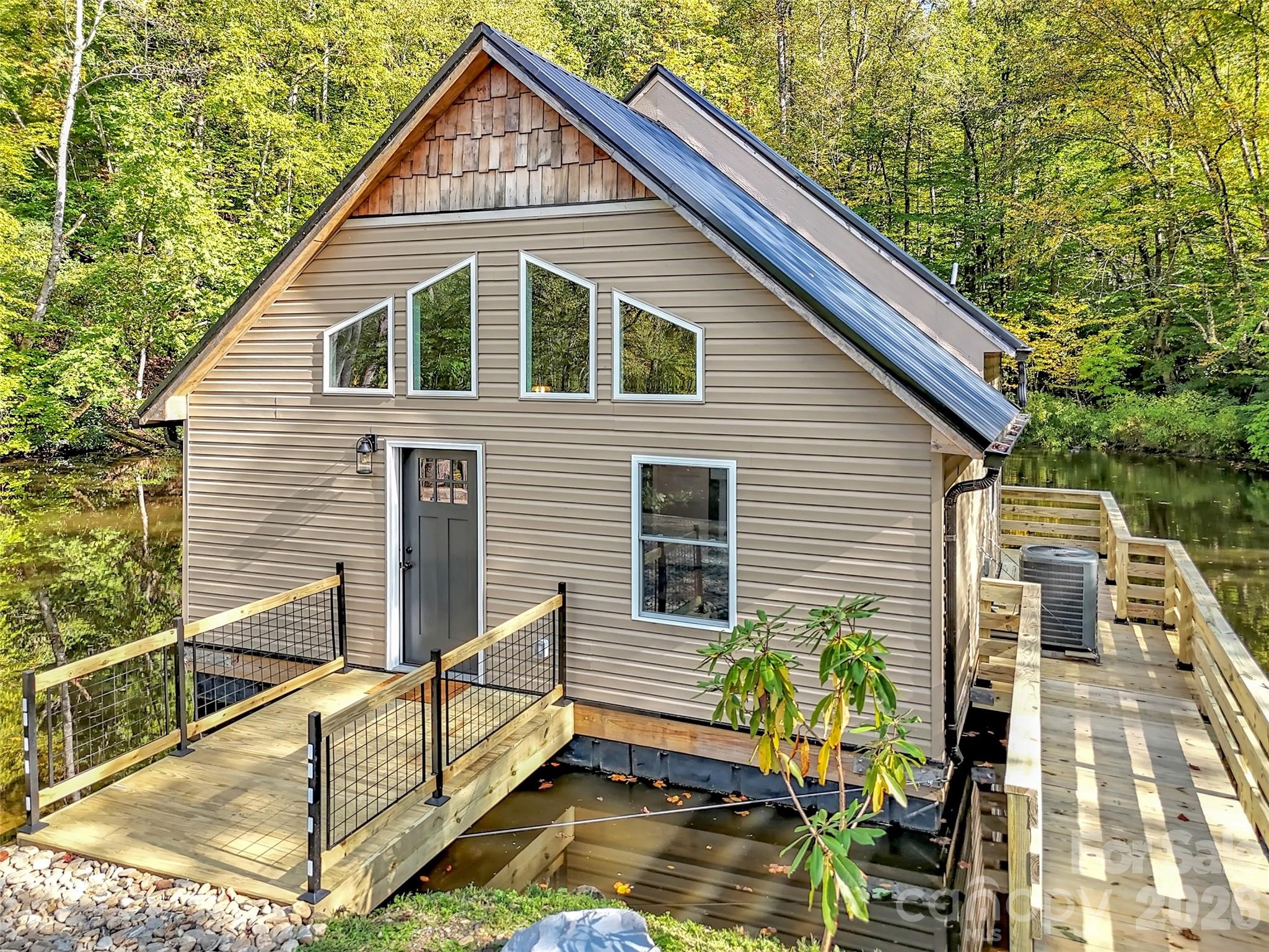 535 Hemlock Loop