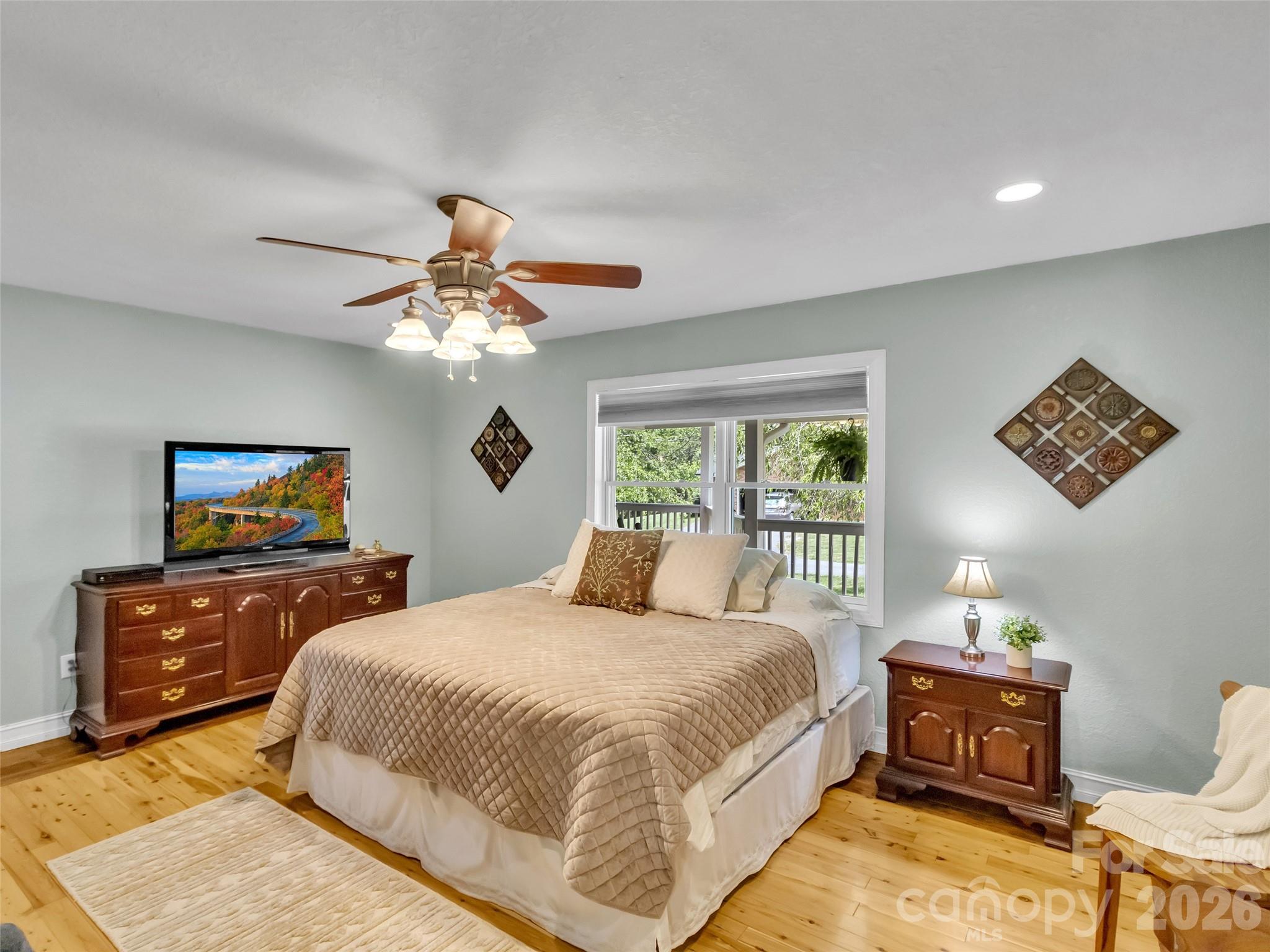 129 Hooper Haven Drive