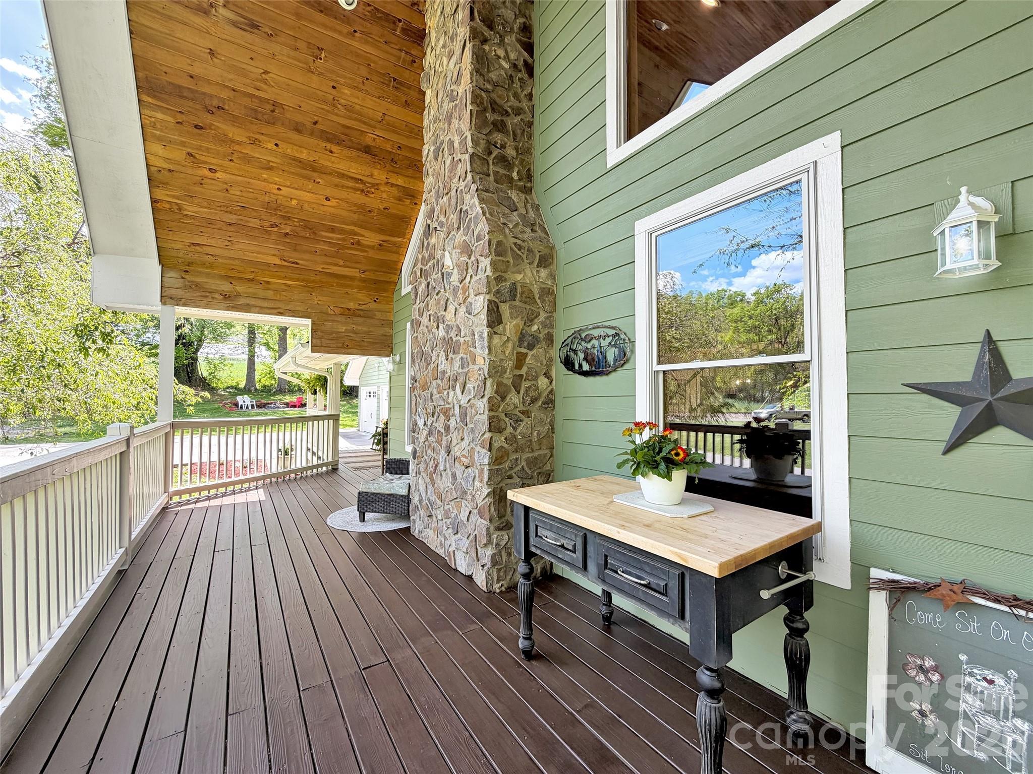 129 Hooper Haven Drive