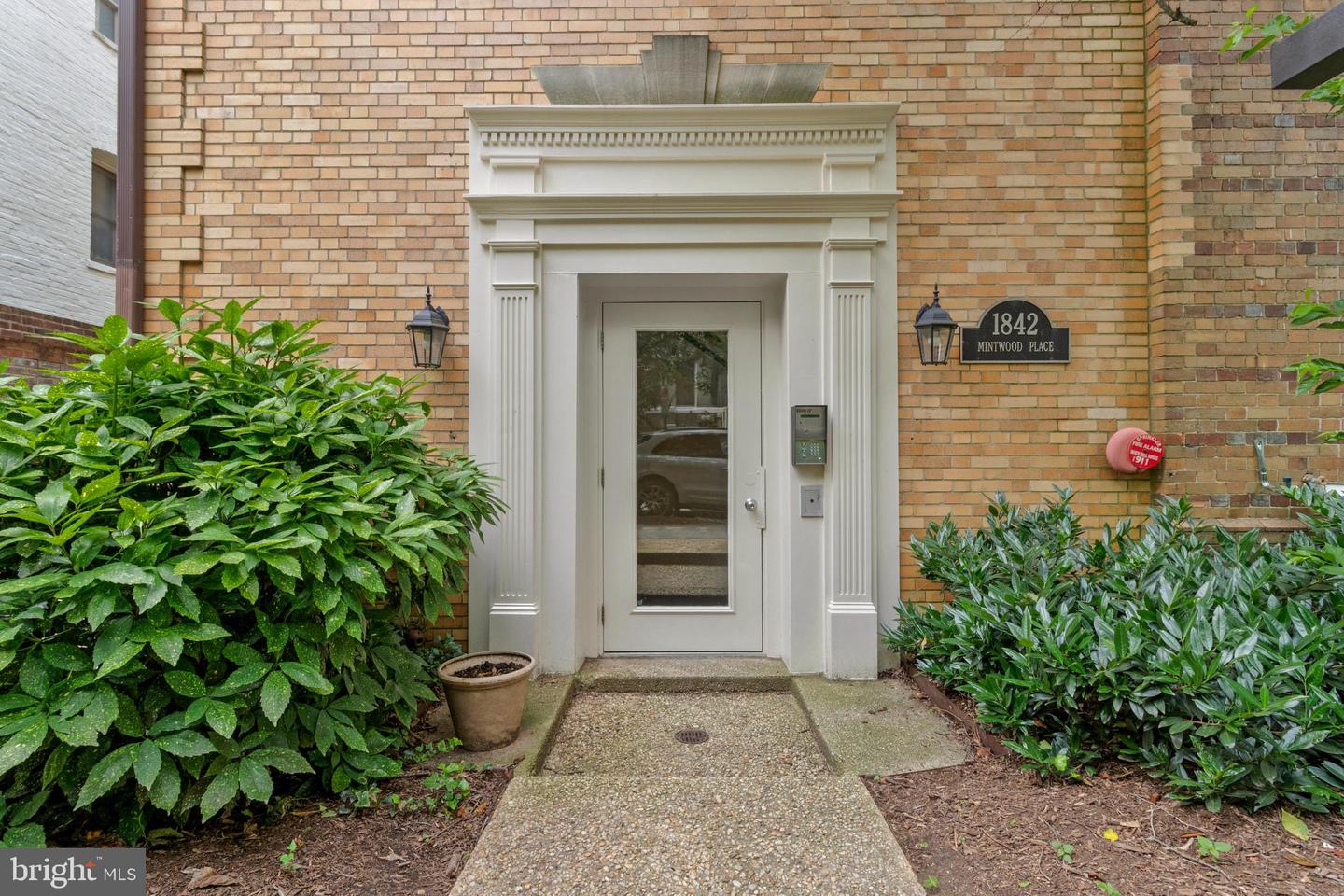 1842 Mintwood Pl NW #1